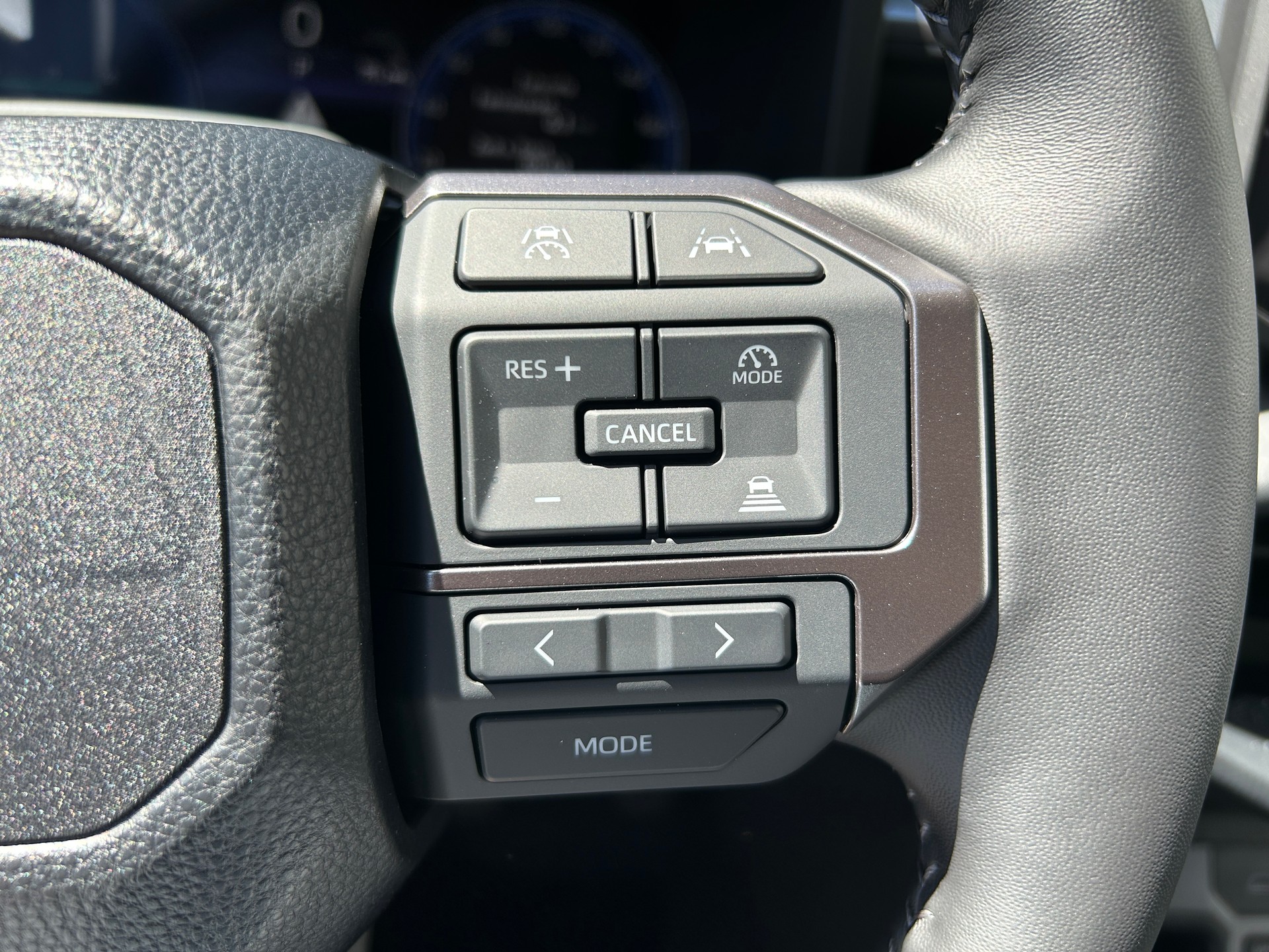TOYOTA Double Cab Pick-up 59kWh Style-image-11
