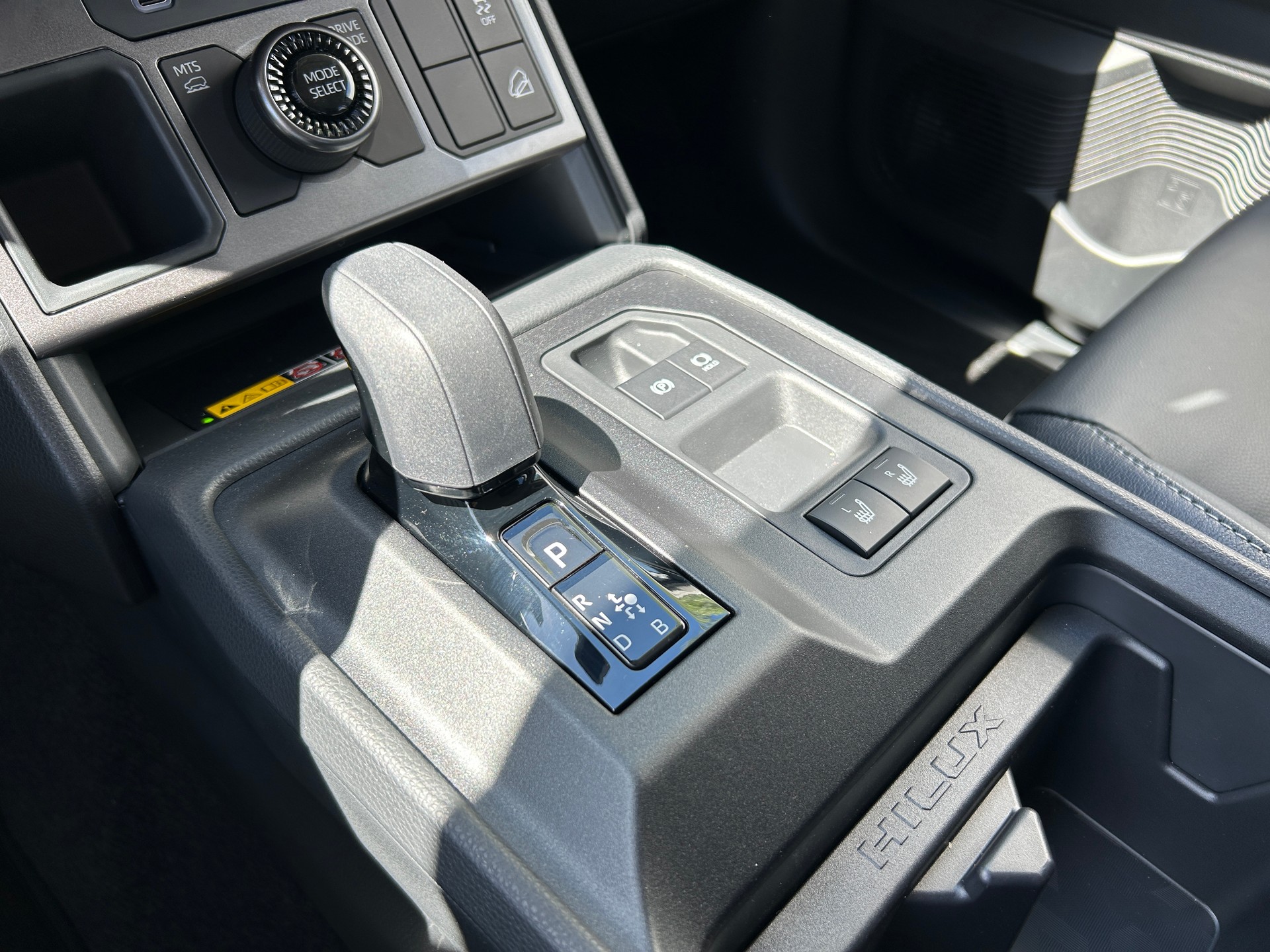 TOYOTA Double Cab Pick-up 59kWh Style-image-13
