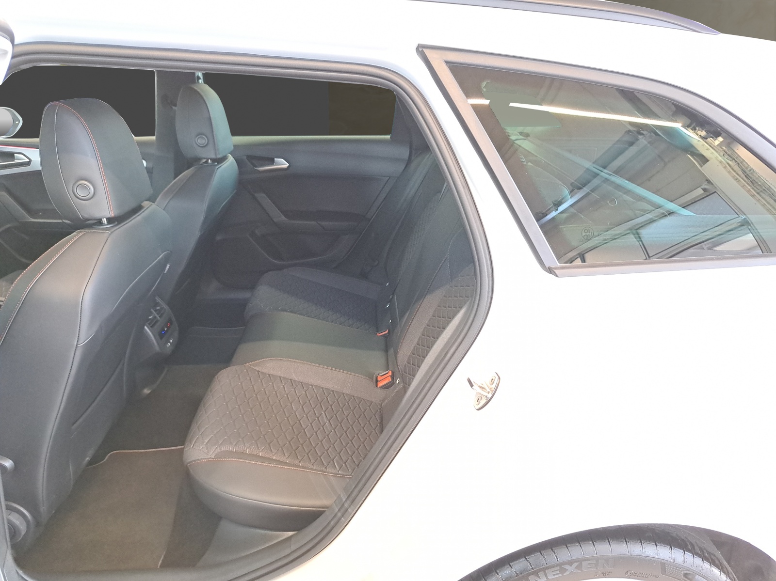 SEAT Leon ST 1.5 eHybrid FR DSG-image-21
