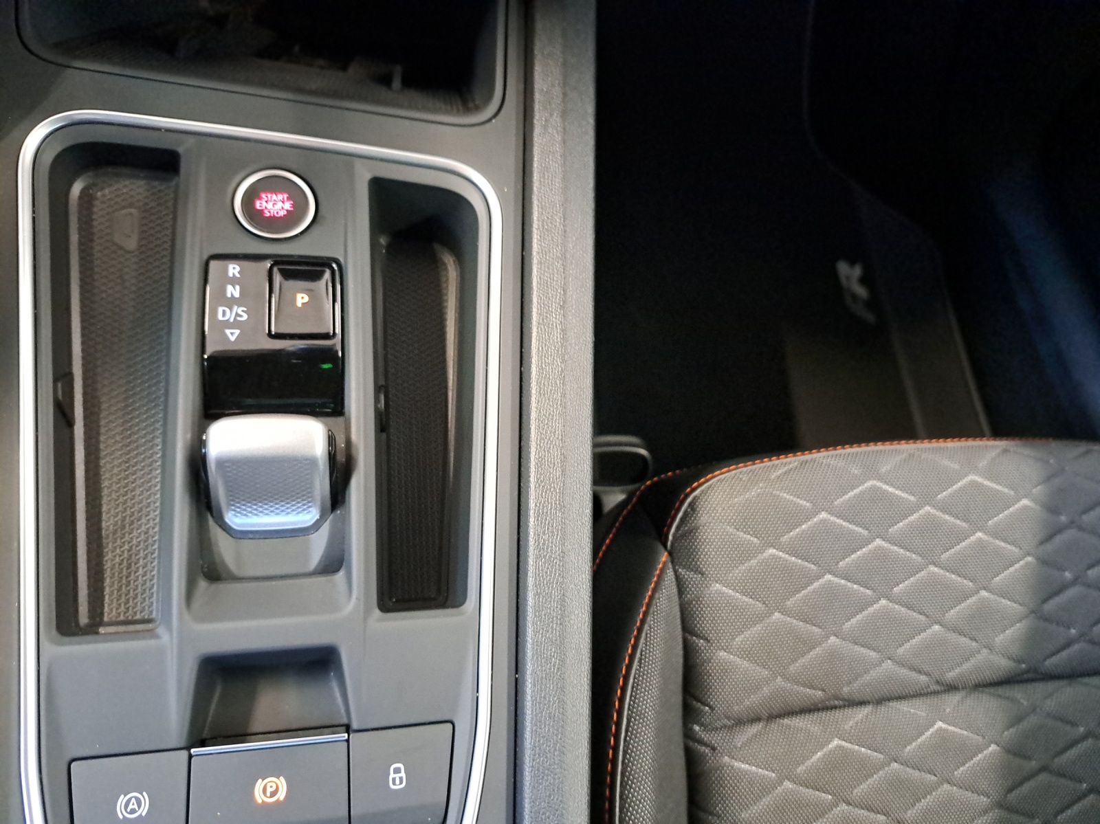 SEAT Leon ST 1.5 eHybrid FR DSG-image-18