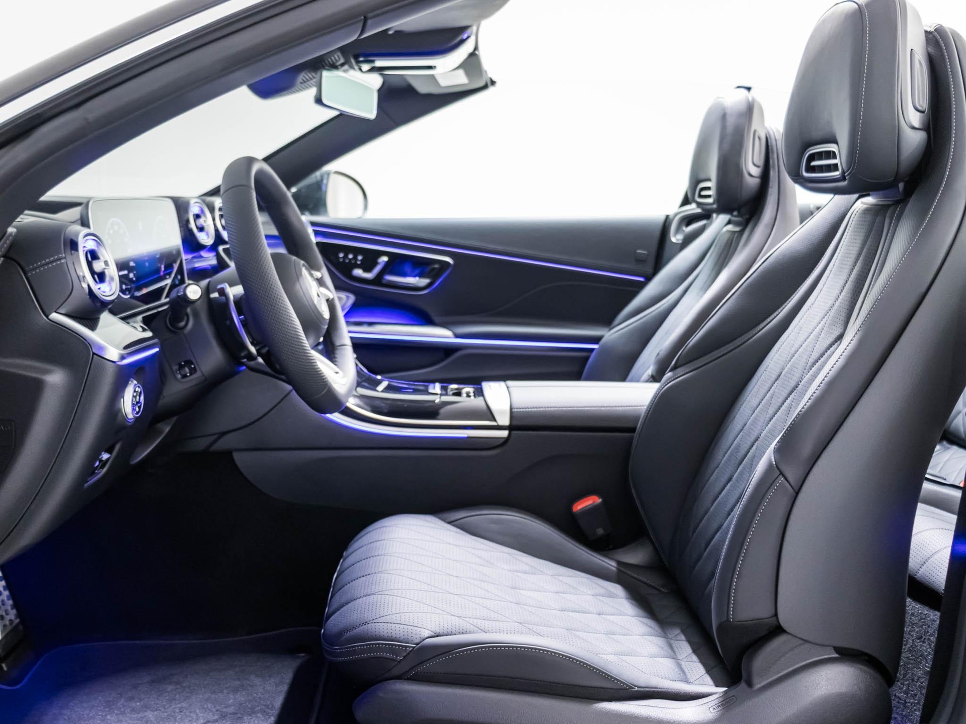 MERCEDES-BENZ CLE 53 AMG 4MATIC+ Cabriolet-image-5