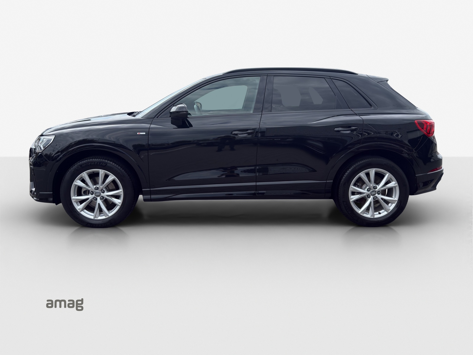 AUDI Q3 35 TFSI S line Attraction S-tronic-image-1