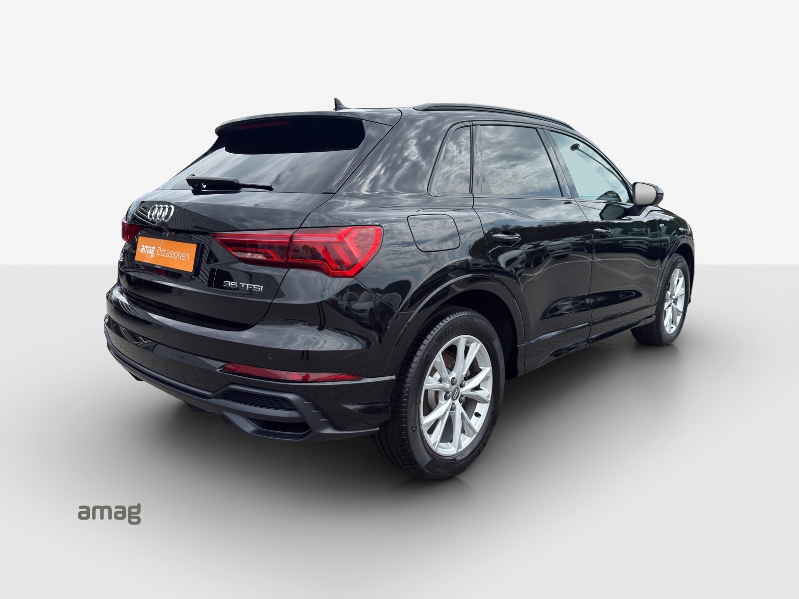 AUDI Q3 35 TFSI S line Attraction S-tronic-image-4