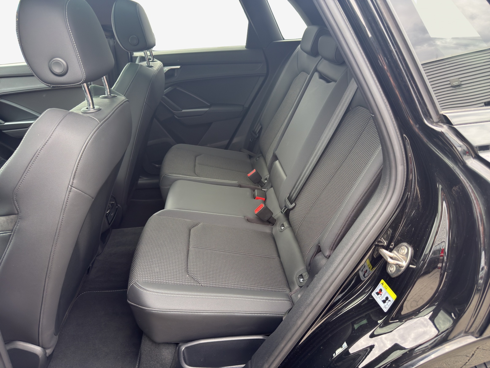 AUDI Q3 35 TFSI S line Attraction S-tronic-image-11