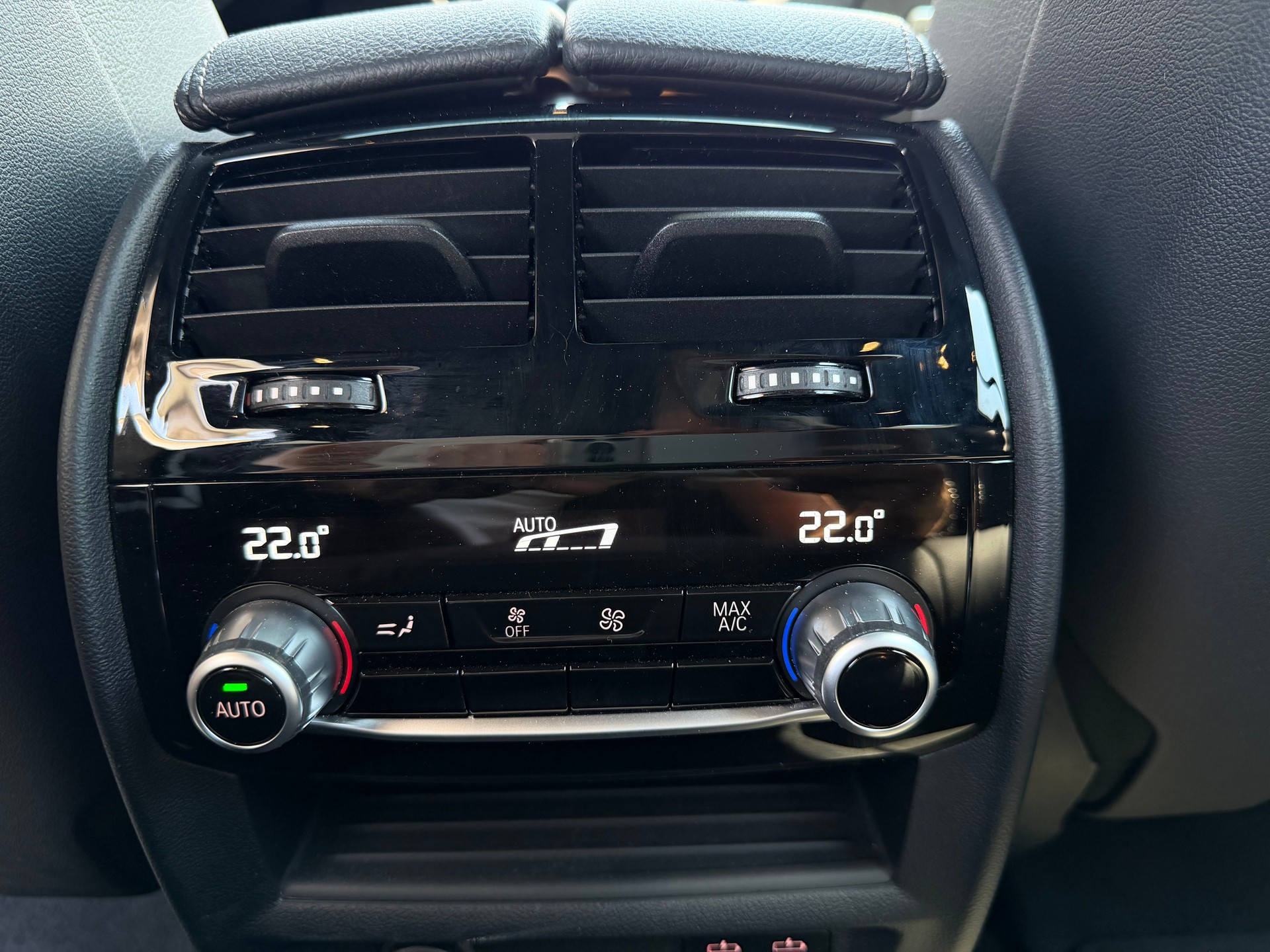 BMW 530d xDrive 48V Touring Luxury Line Steptronic-image-27