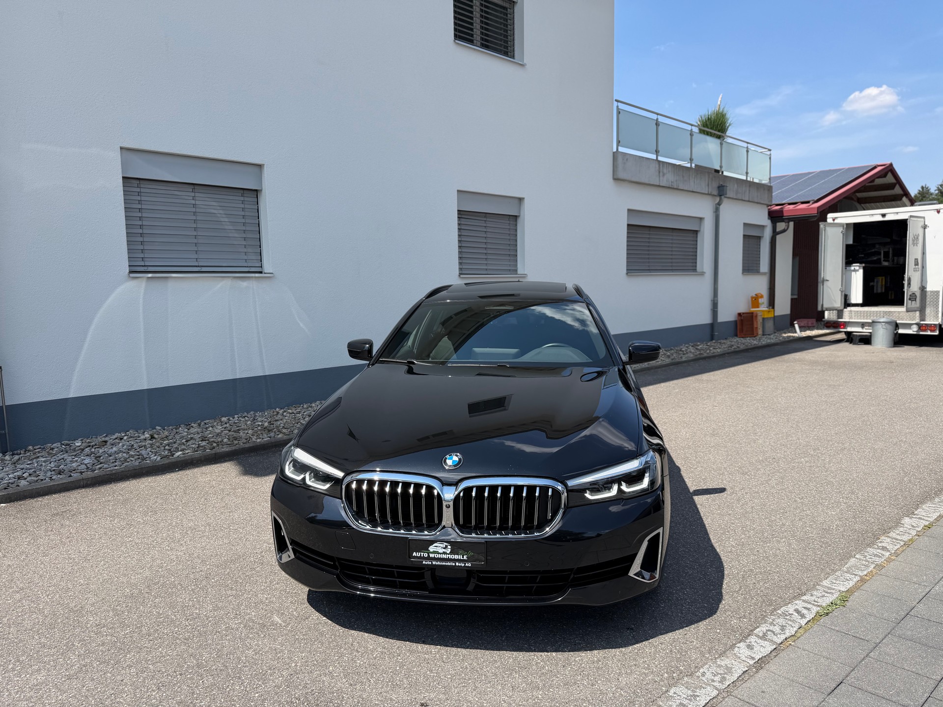 BMW 530d xDrive 48V Touring Luxury Line Steptronic-image-8