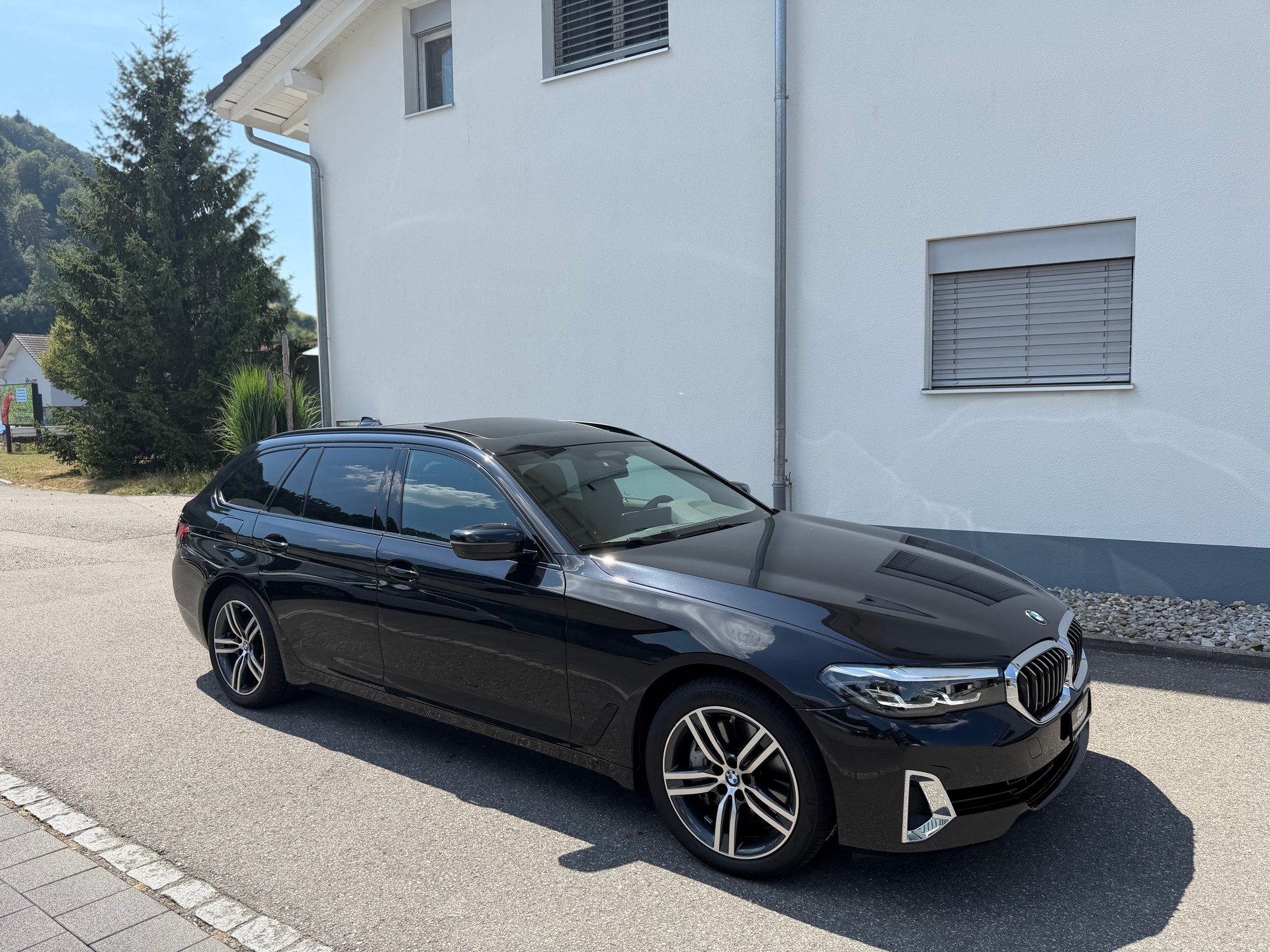 BMW 530d xDrive 48V Touring Luxury Line Steptronic-image-2