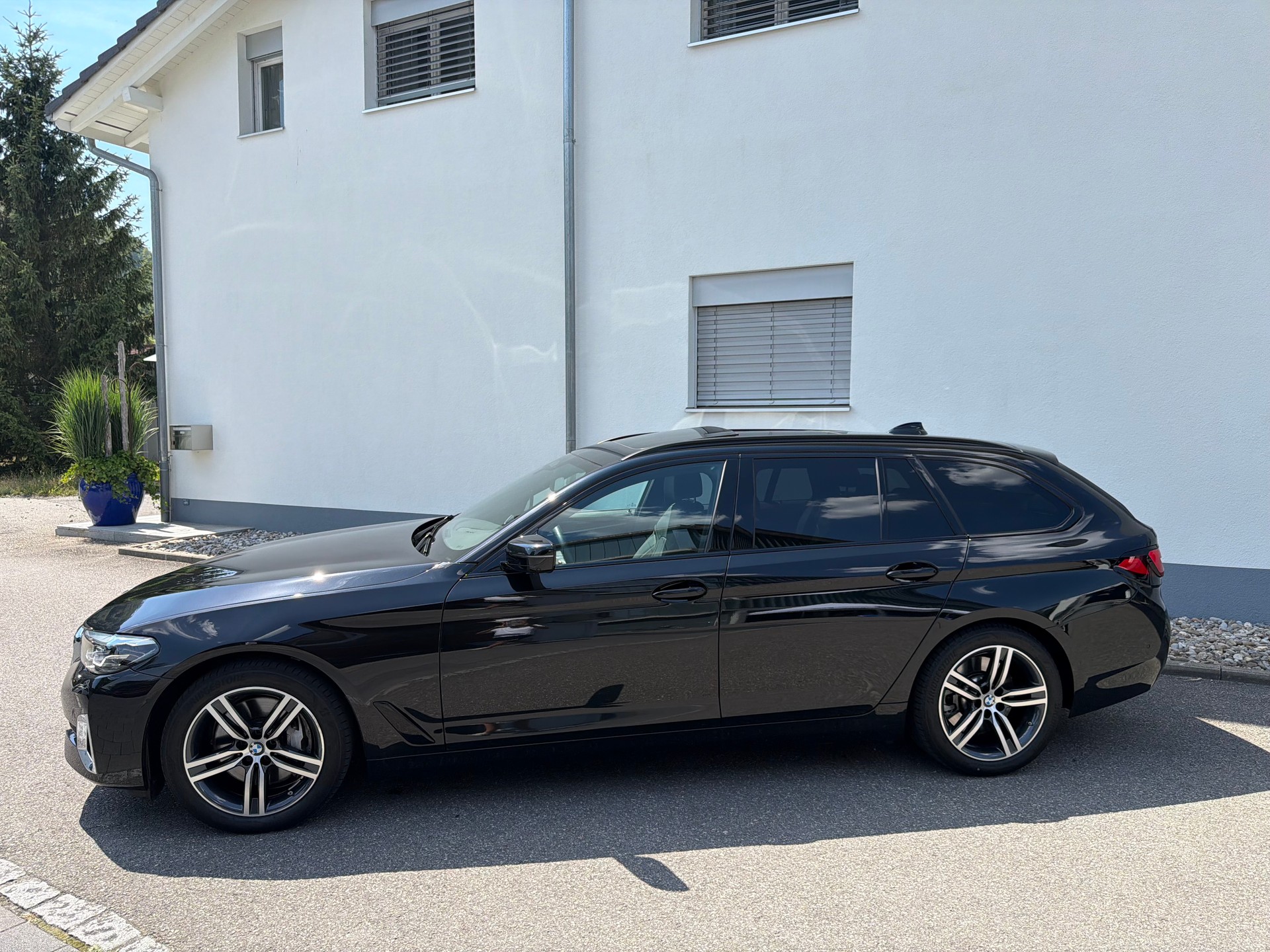 BMW 530d xDrive 48V Touring Luxury Line Steptronic-image-11