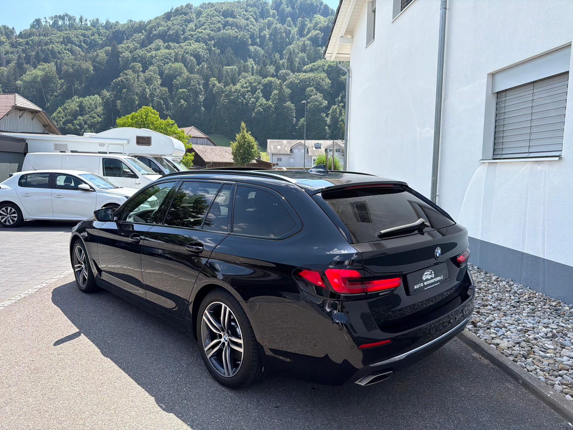 BMW 530d xDrive 48V Touring Luxury Line Steptronic-image-13