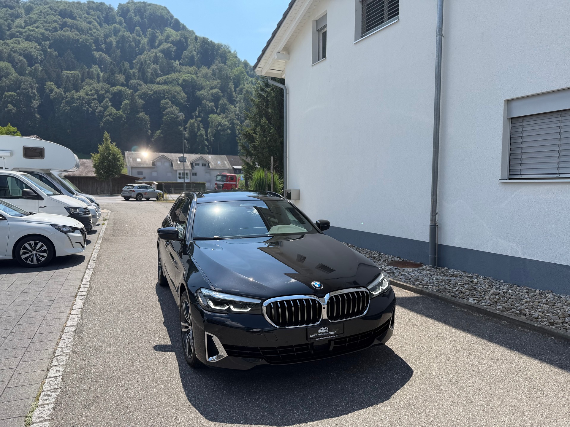 BMW 530d xDrive 48V Touring Luxury Line Steptronic-image-0