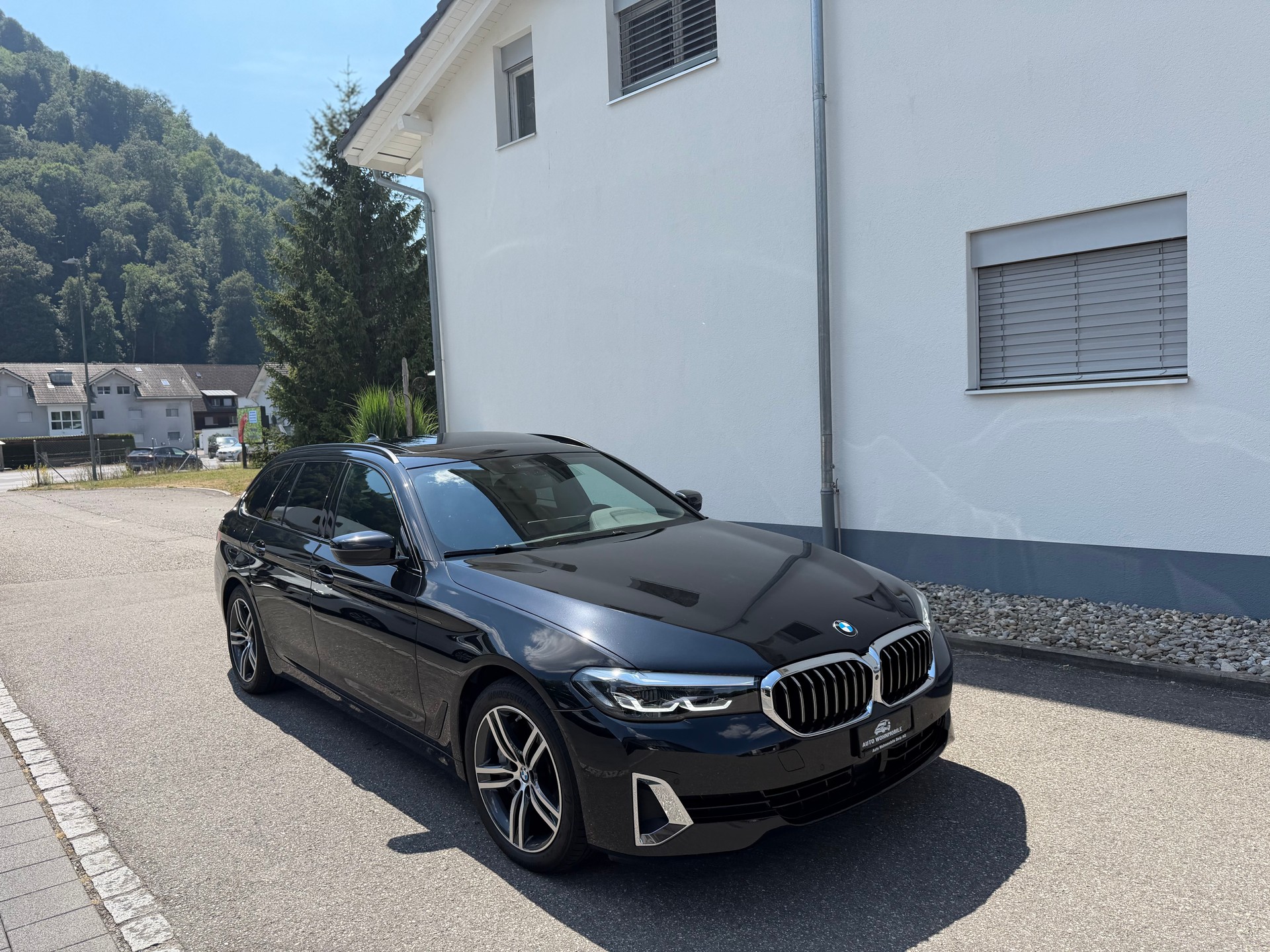 BMW 530d xDrive 48V Touring Luxury Line Steptronic-image-1