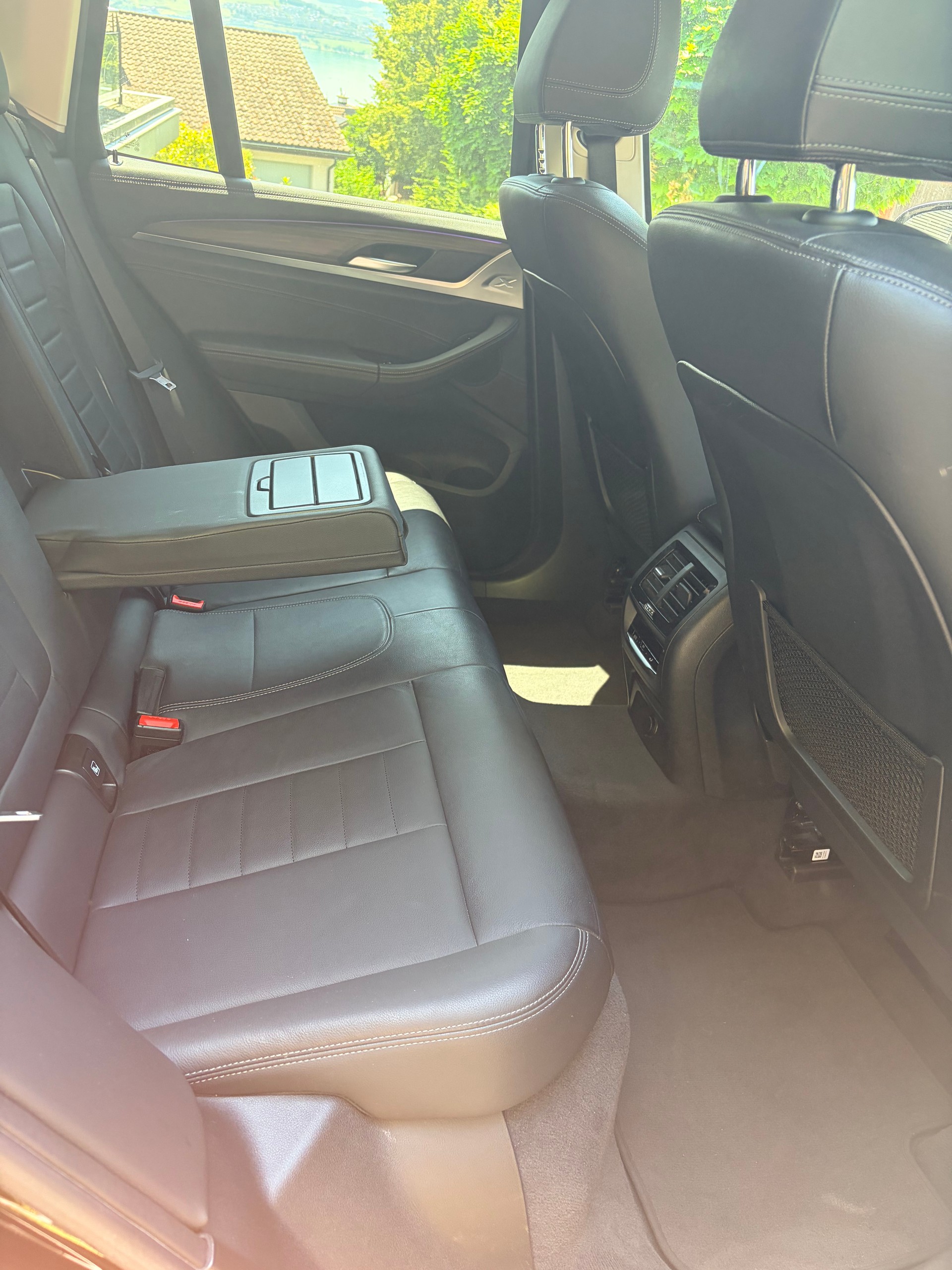 BMW 20d xDrive Luxury Line-image-4
