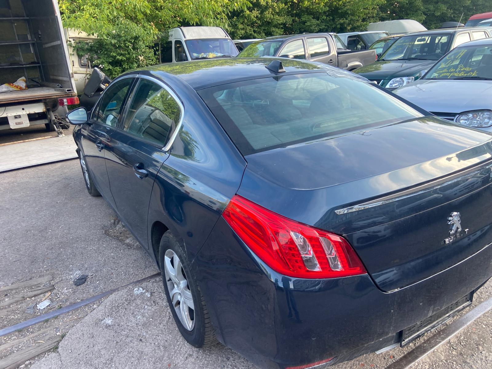 PEUGEOT 508 2.0 HDI Hybrid4 Allure EGS6-image-7