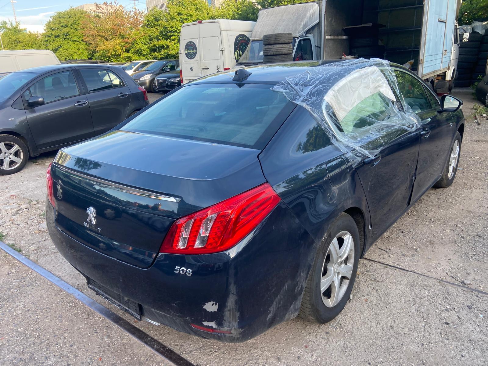 PEUGEOT 508 2.0 HDI Hybrid4 Allure EGS6-image-4