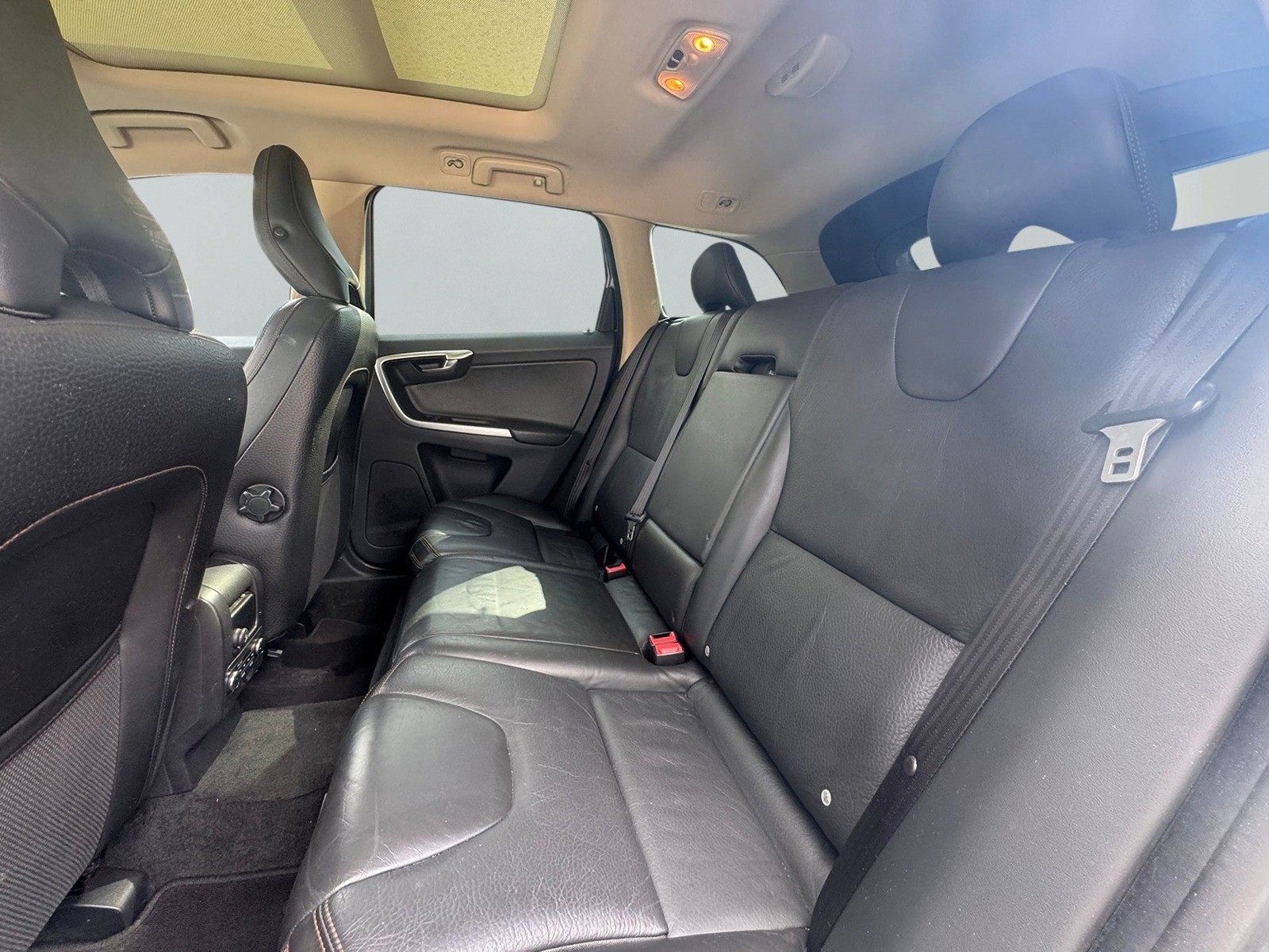VOLVO XC60 D5 AWD Summum Geartronic-image-6