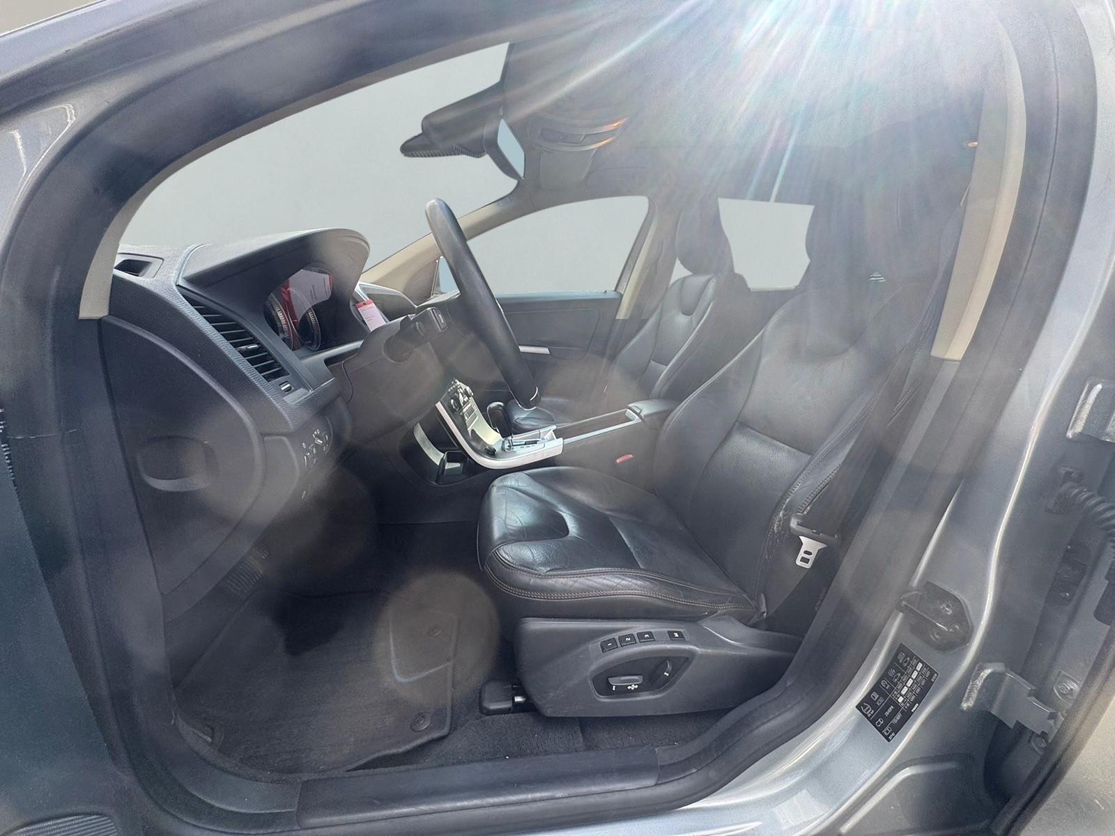 VOLVO XC60 D5 AWD Summum Geartronic-image-8