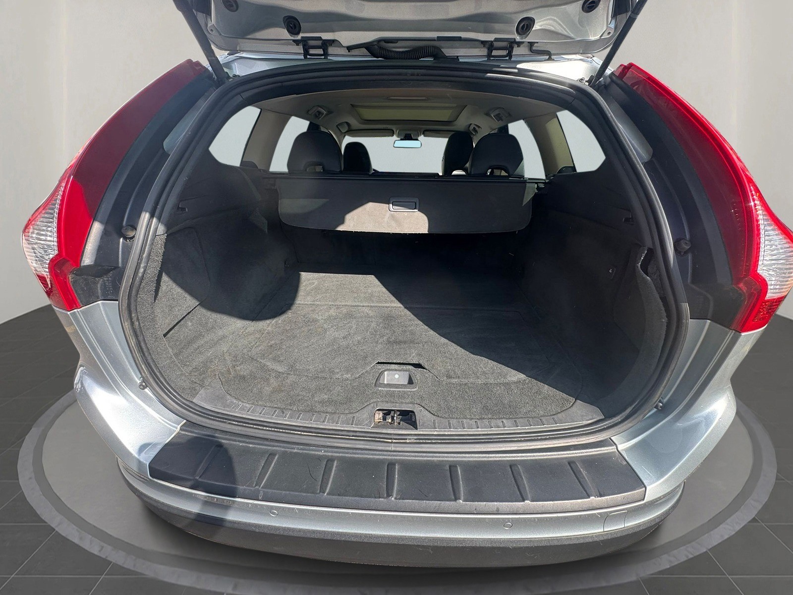 VOLVO XC60 D5 AWD Summum Geartronic-image-4