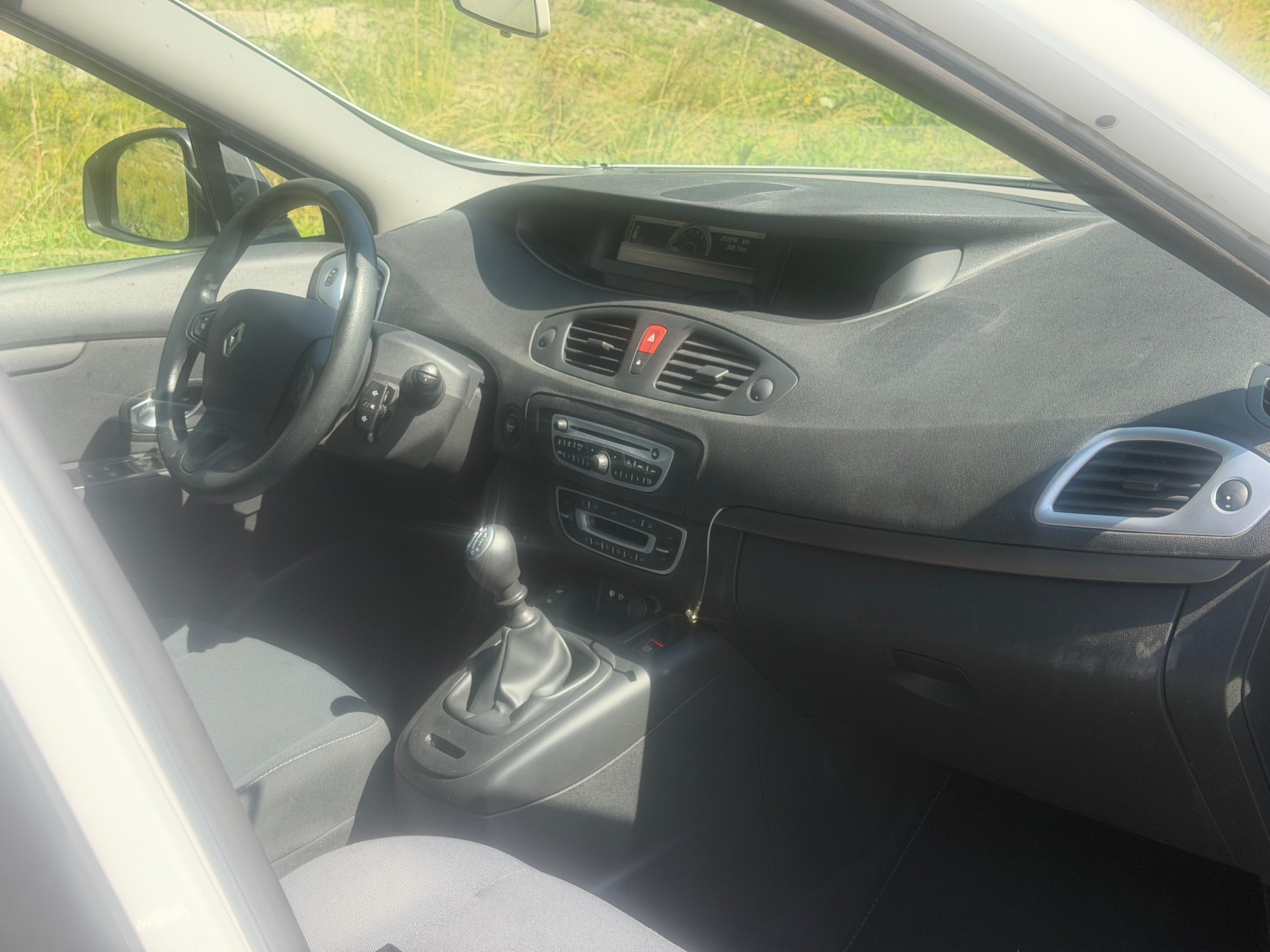 RENAULT Scénic 1.4 16V Turbo Dynamique-image-6