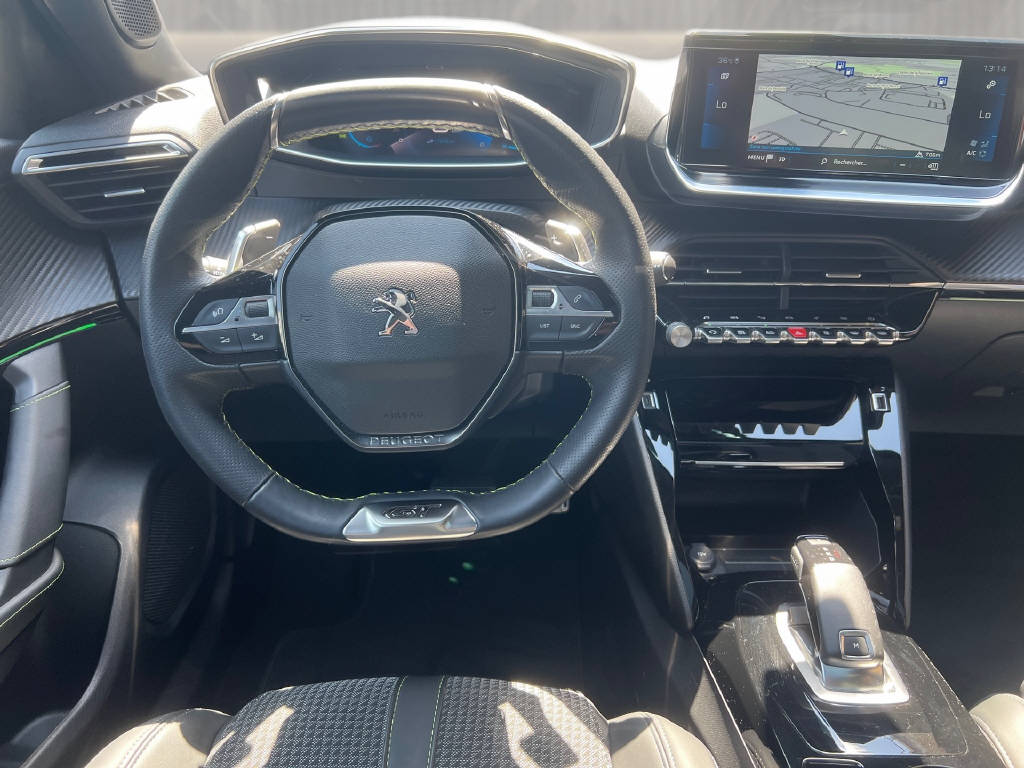 PEUGEOT 2008 1.2 Pure Tech GT EAT8-image-12