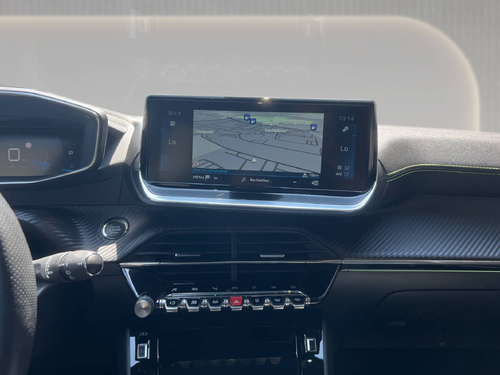 PEUGEOT 2008 1.2 Pure Tech GT EAT8-image-13