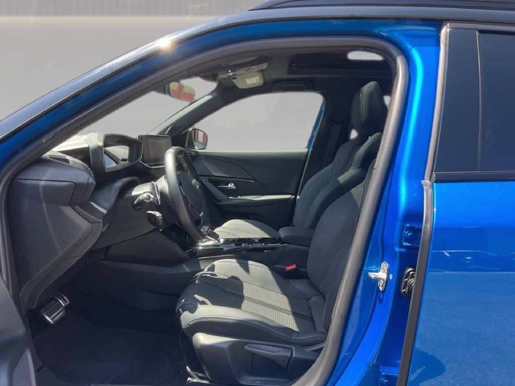 PEUGEOT 2008 1.2 Pure Tech GT EAT8-image-9