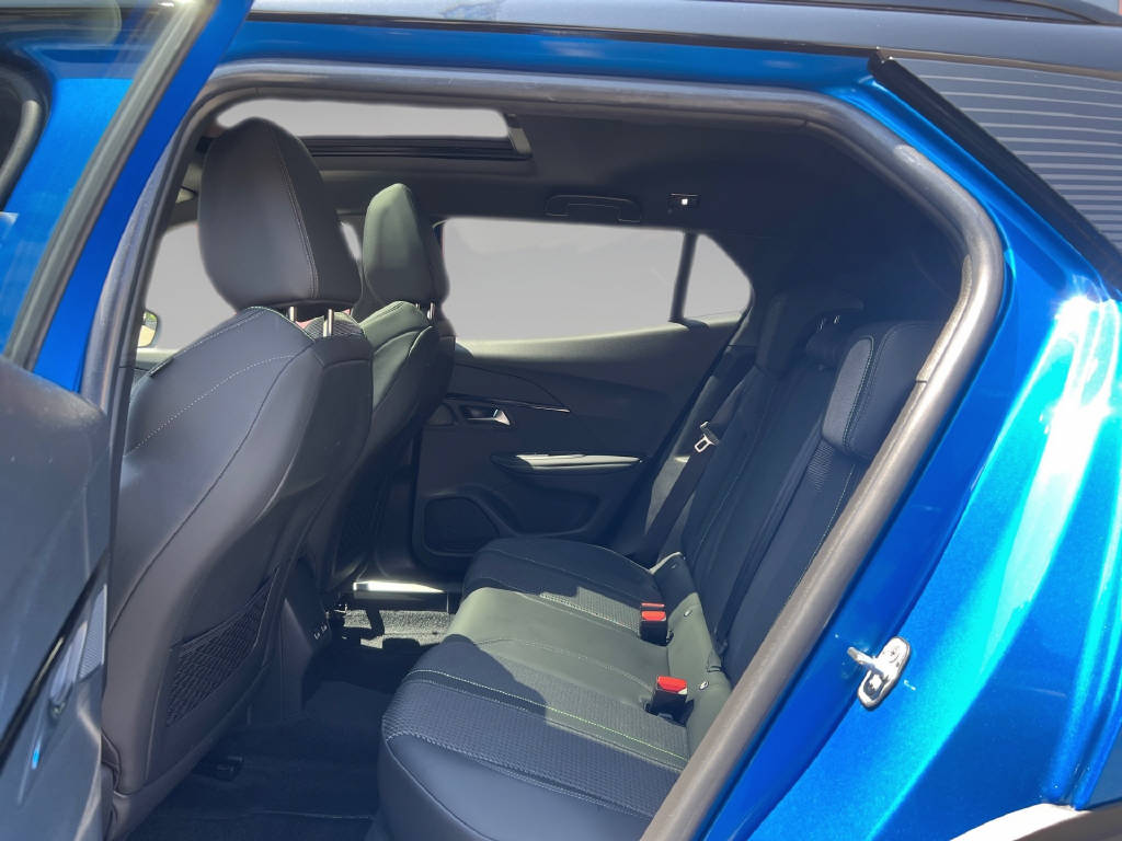 PEUGEOT 2008 1.2 Pure Tech GT EAT8-image-10
