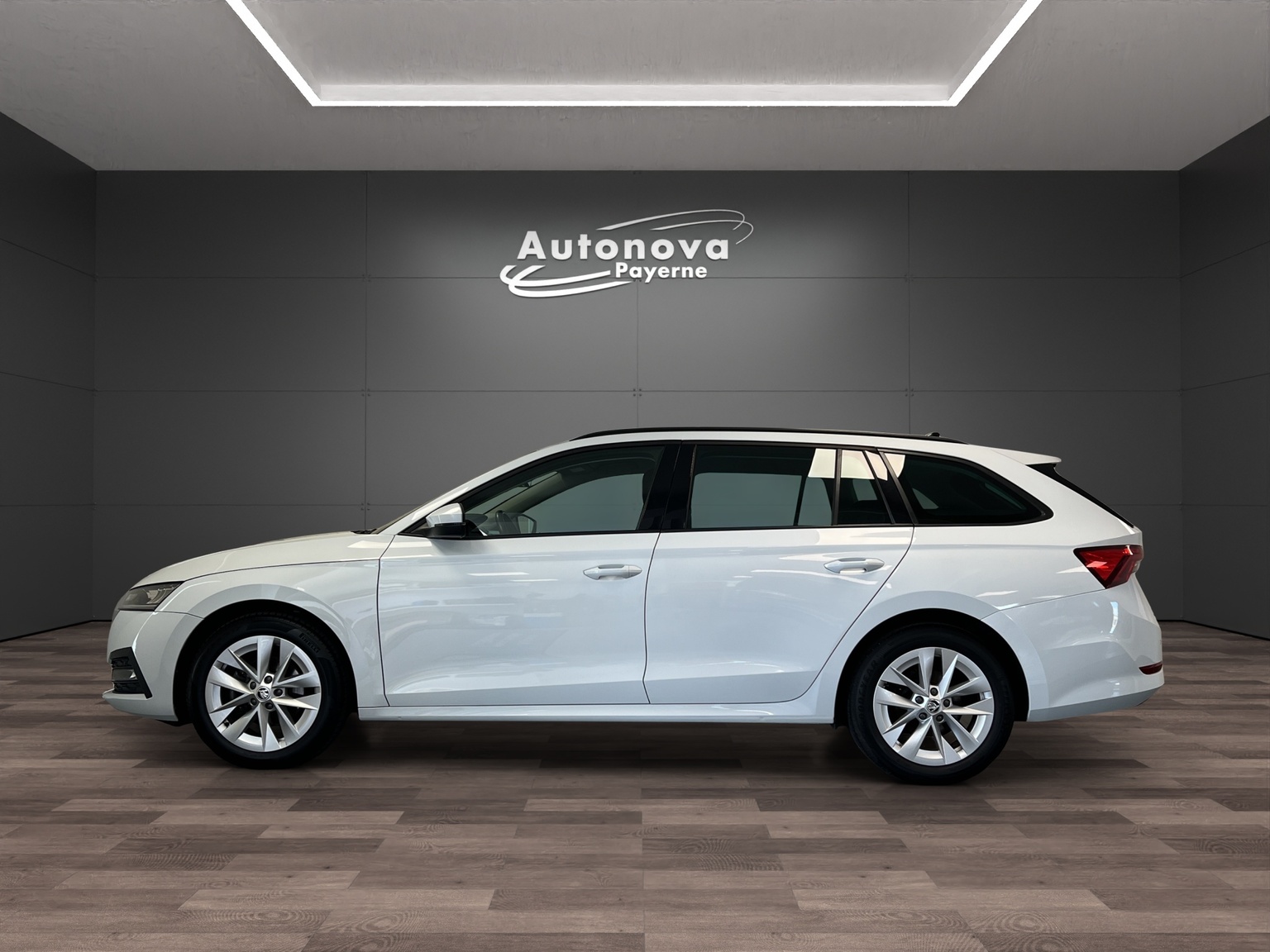 SKODA Octavia Combi 1.5 TSI mHEV DSG Ambition-image-2