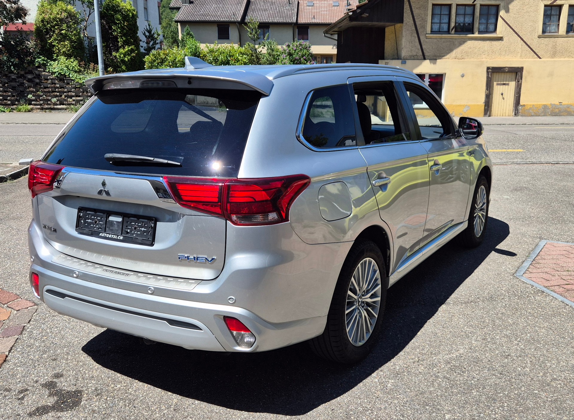 MITSUBISHI Outlander PHEV Diam. 4WD mit 1.5t AHK-image-2