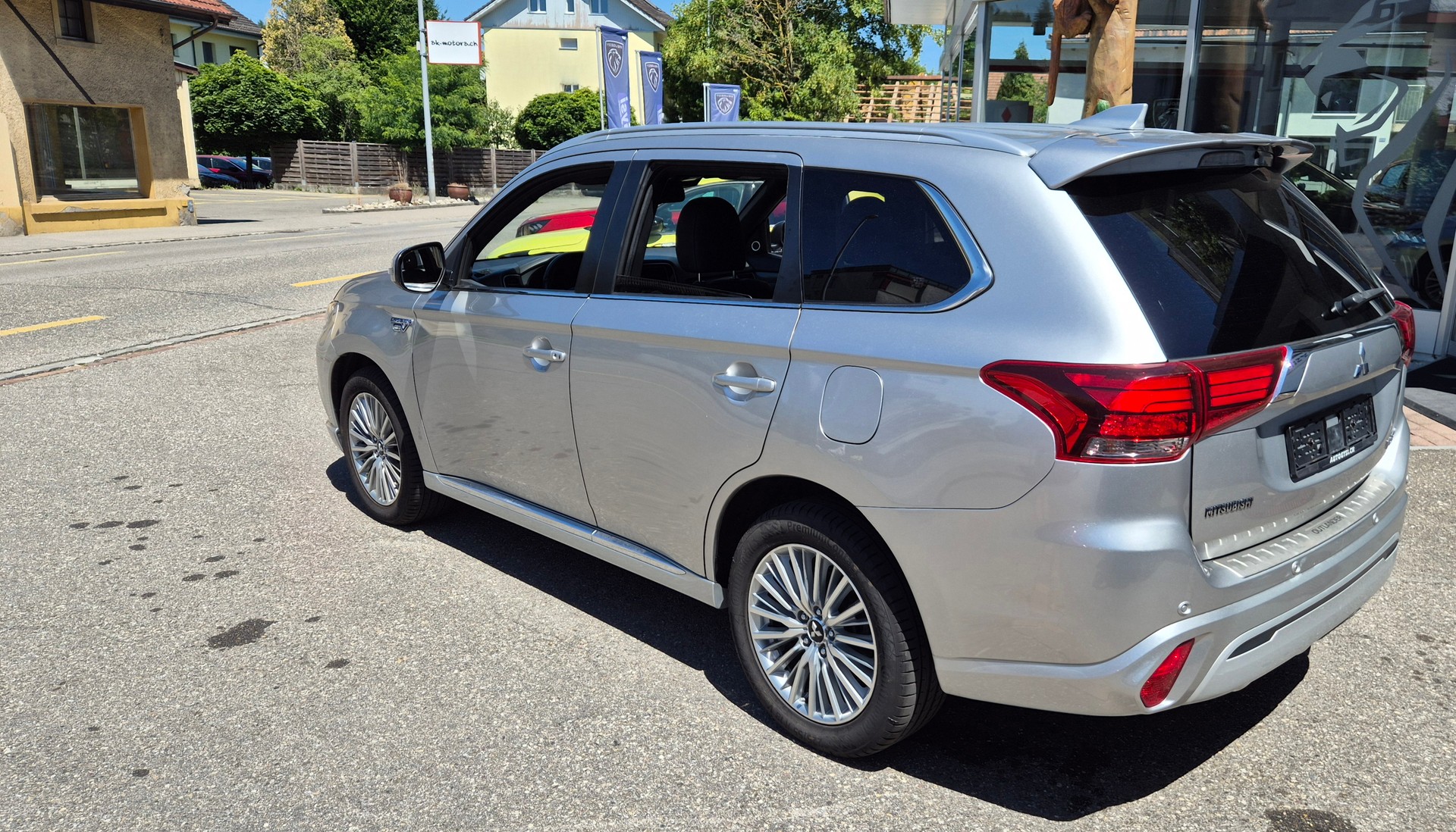 MITSUBISHI Outlander PHEV Diam. 4WD mit 1.5t AHK-image-9