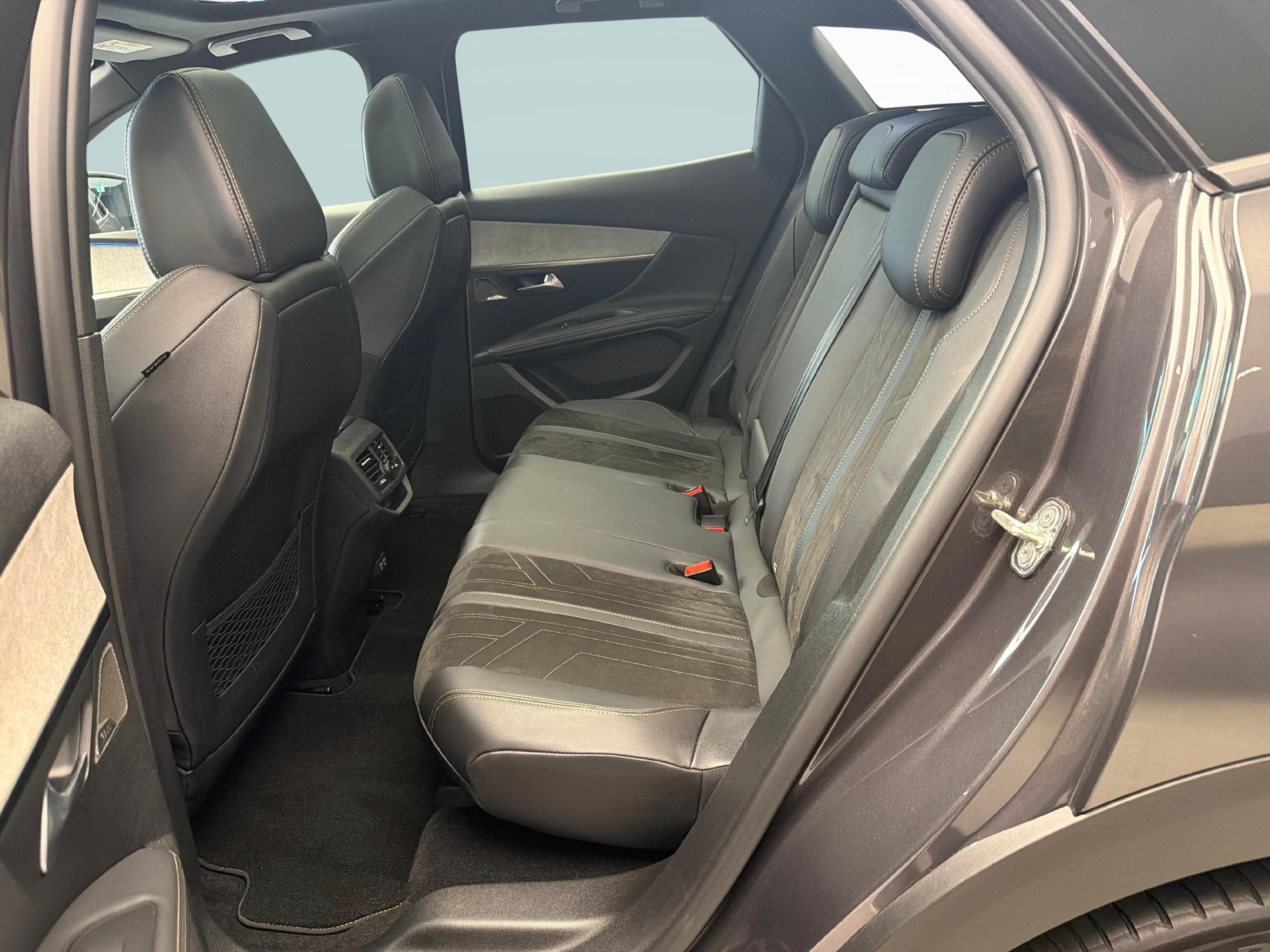 PEUGEOT 3008 1.2 PureTech GT-image-11