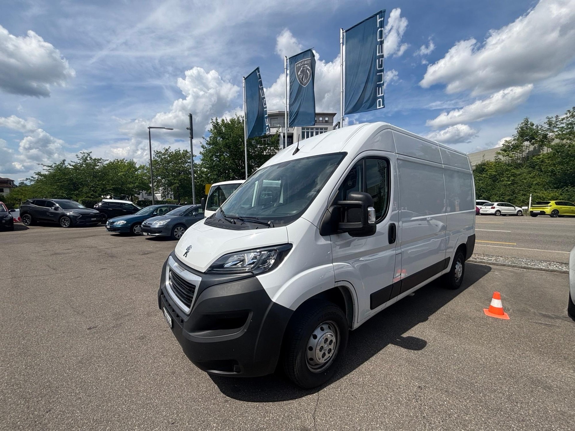 PEUGEOT Boxer Kaw. 335 L2H1 2.2 BlueHDi 140 S/S-image-0