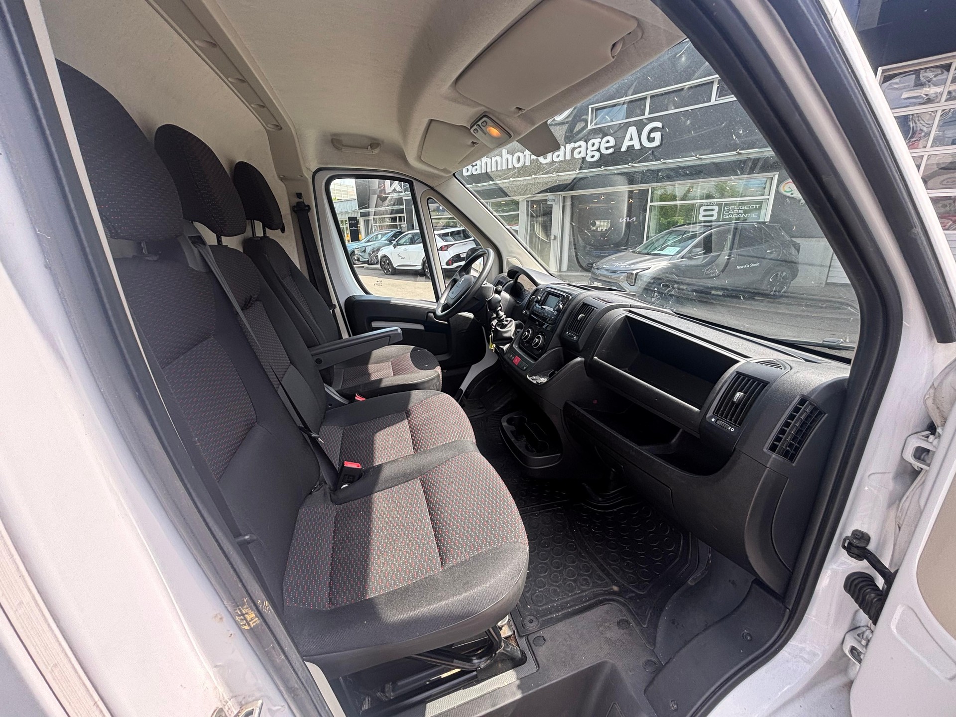 PEUGEOT Boxer Kaw. 335 L2H1 2.2 BlueHDi 140 S/S-image-12