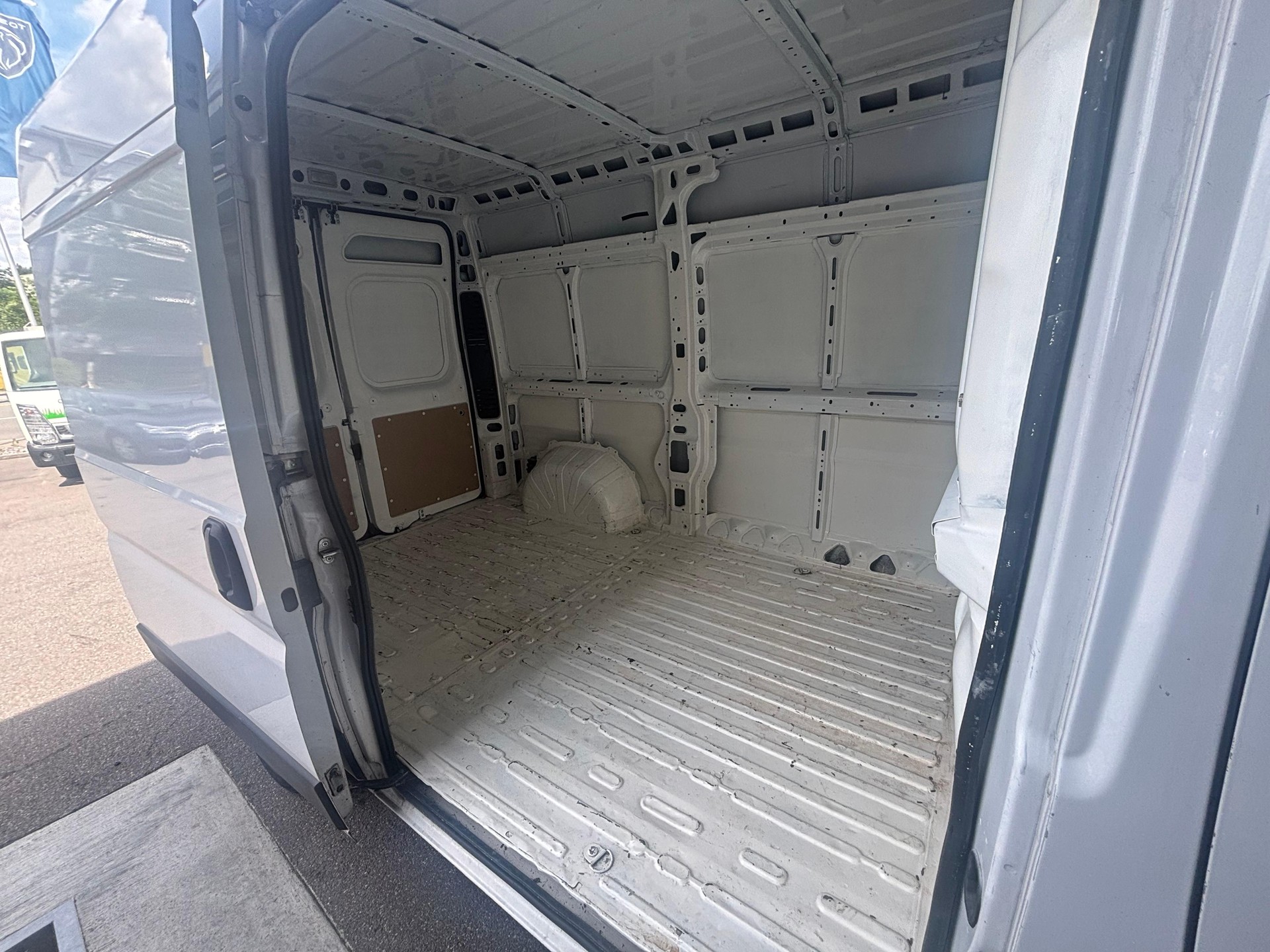 PEUGEOT Boxer Kaw. 335 L2H1 2.2 BlueHDi 140 S/S-image-6