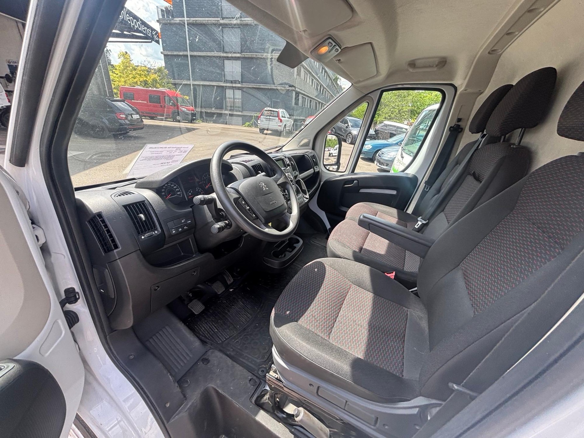 PEUGEOT Boxer Kaw. 335 L2H1 2.2 BlueHDi 140 S/S-image-10