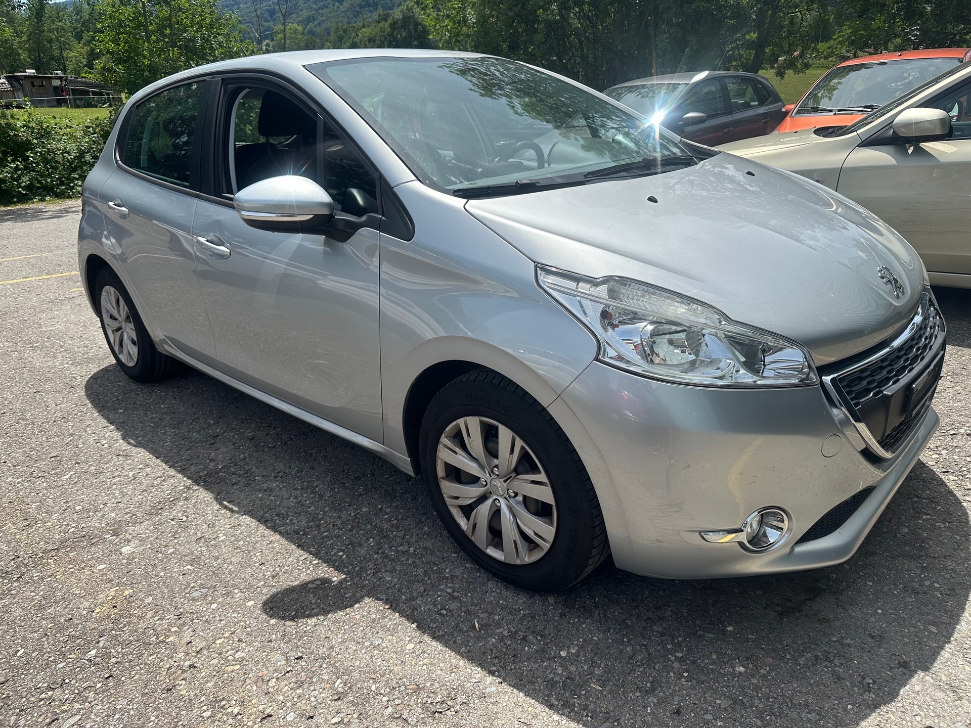 PEUGEOT 208 1.4 e-HDi Active EGS5-image-1