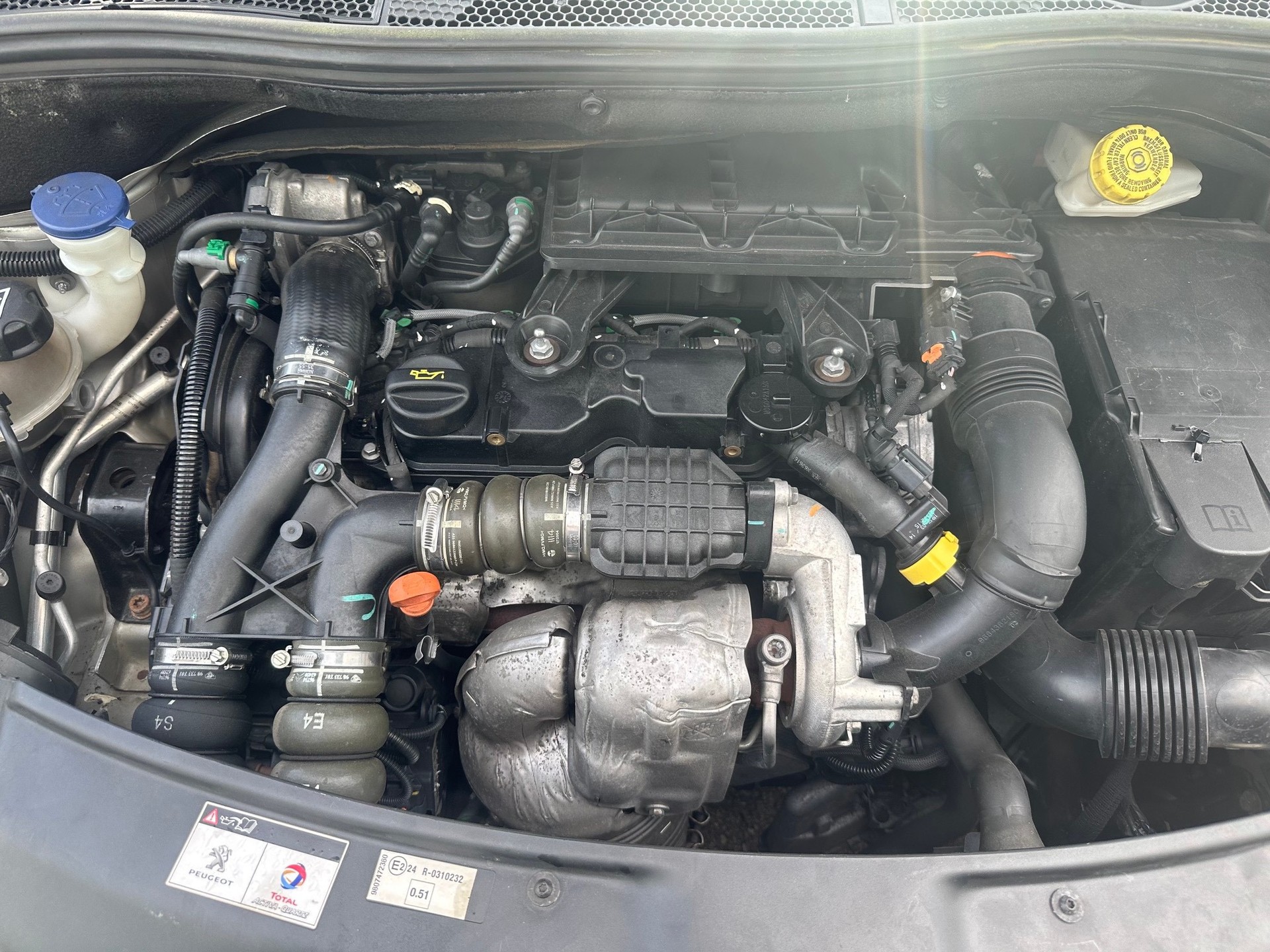 PEUGEOT 208 1.4 e-HDi Active EGS5-image-11