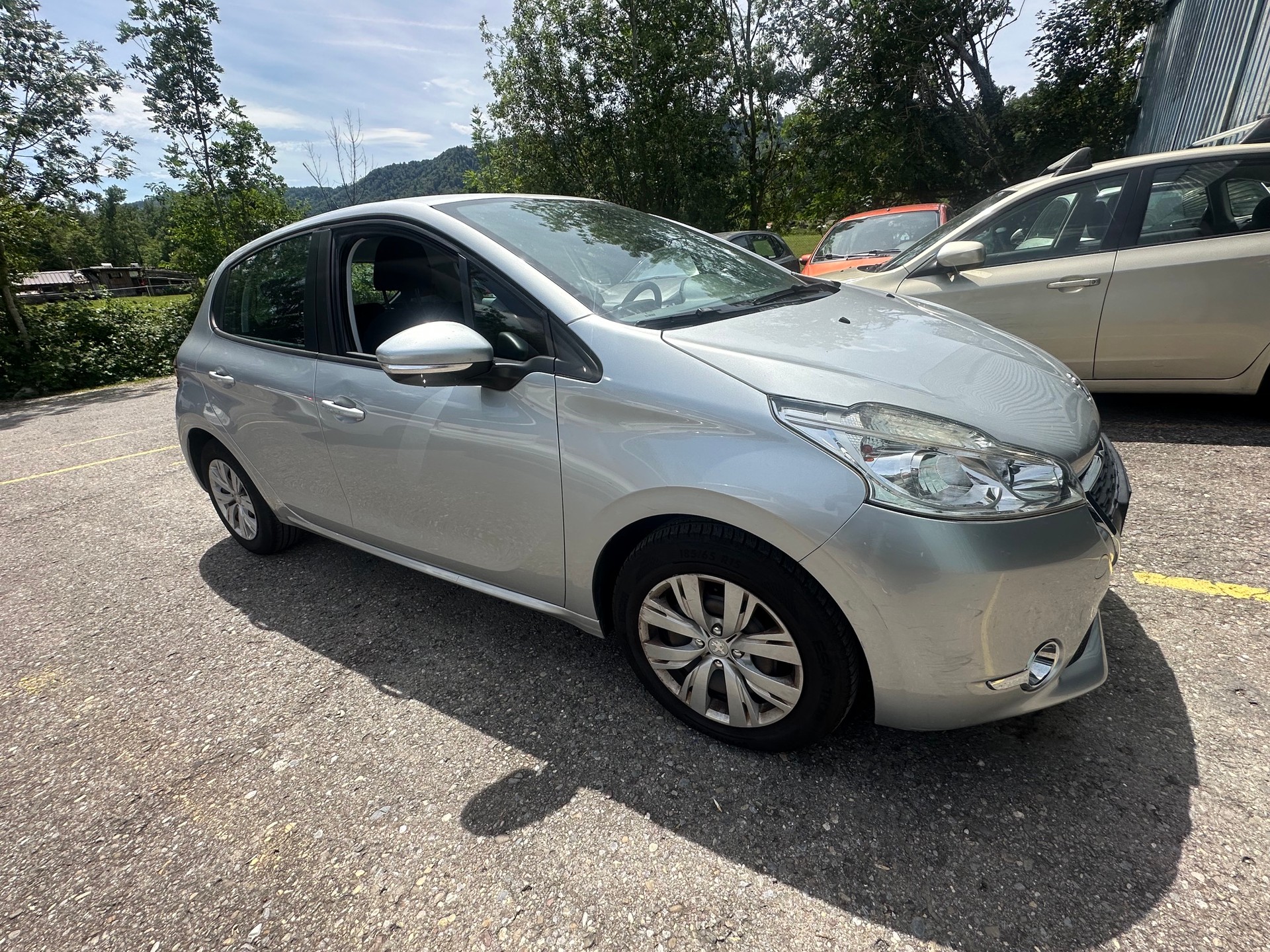 PEUGEOT 208 1.4 e-HDi Active EGS5-image-7