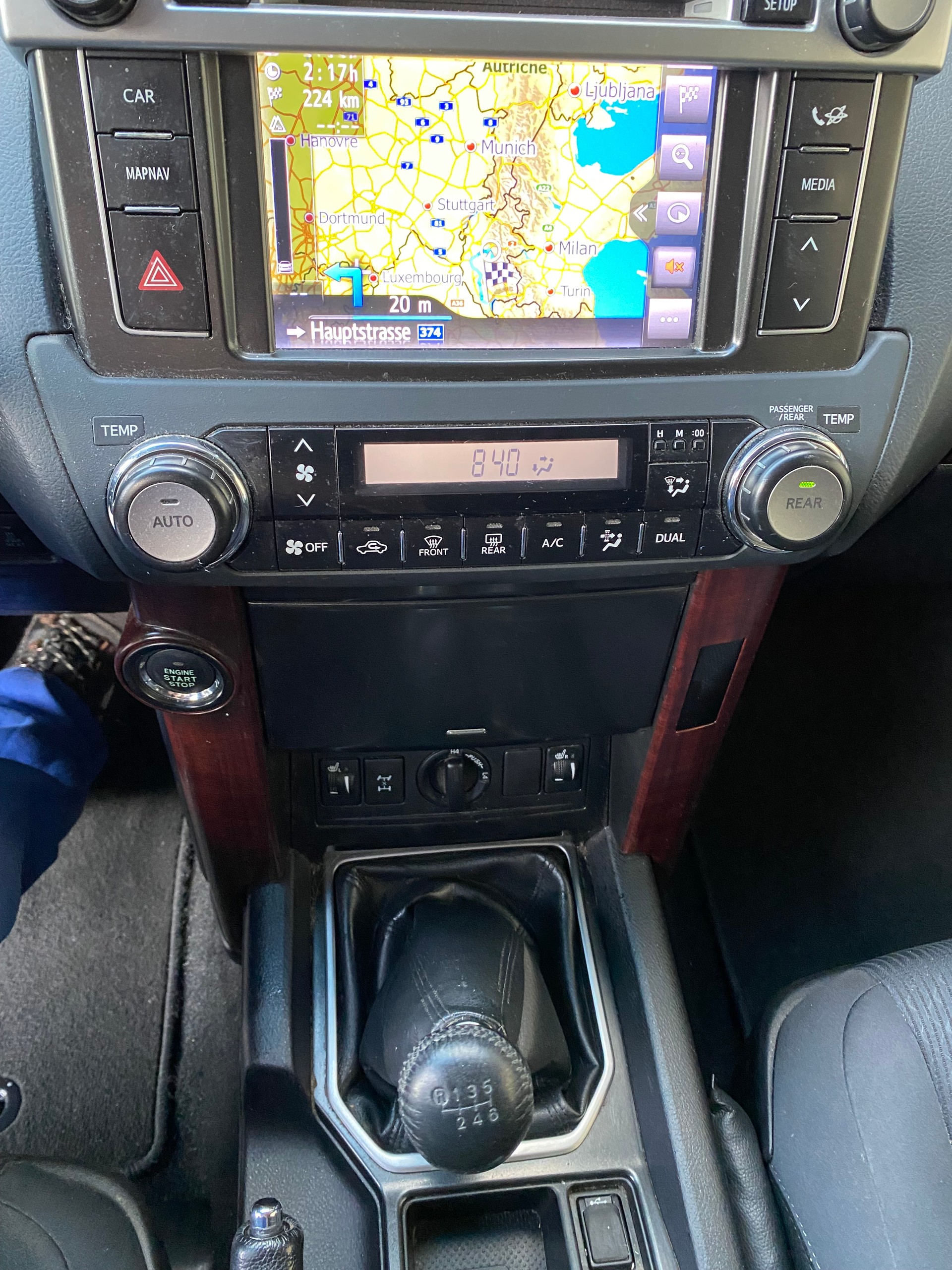 TOYOTA Land Cruiser 2.8TD Sol-image-3