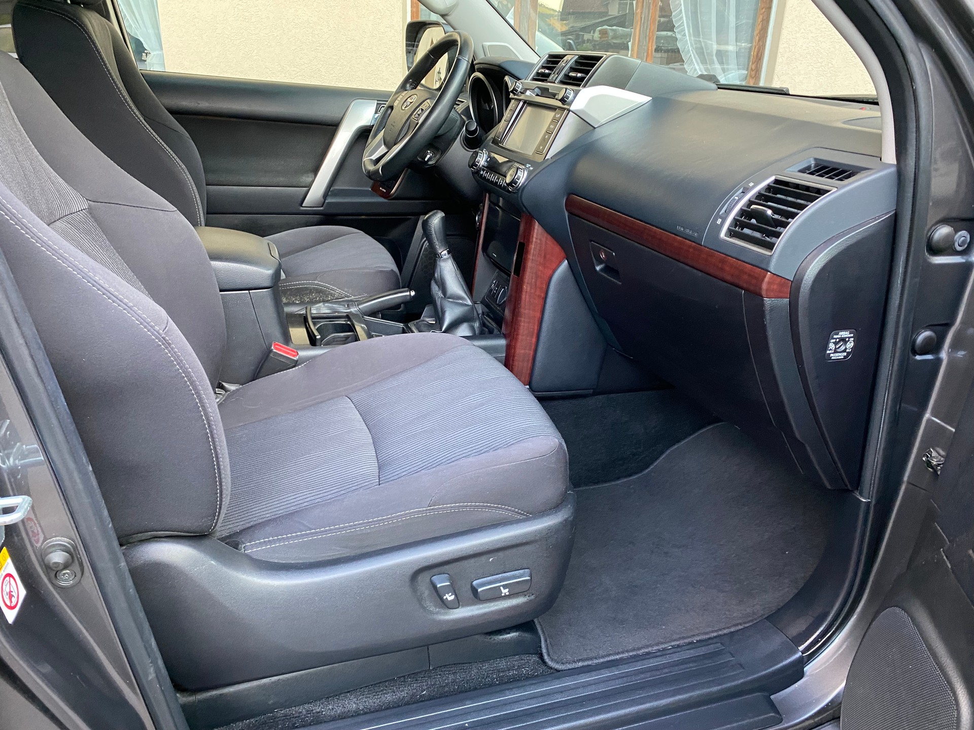 TOYOTA Land Cruiser 2.8TD Sol-image-6