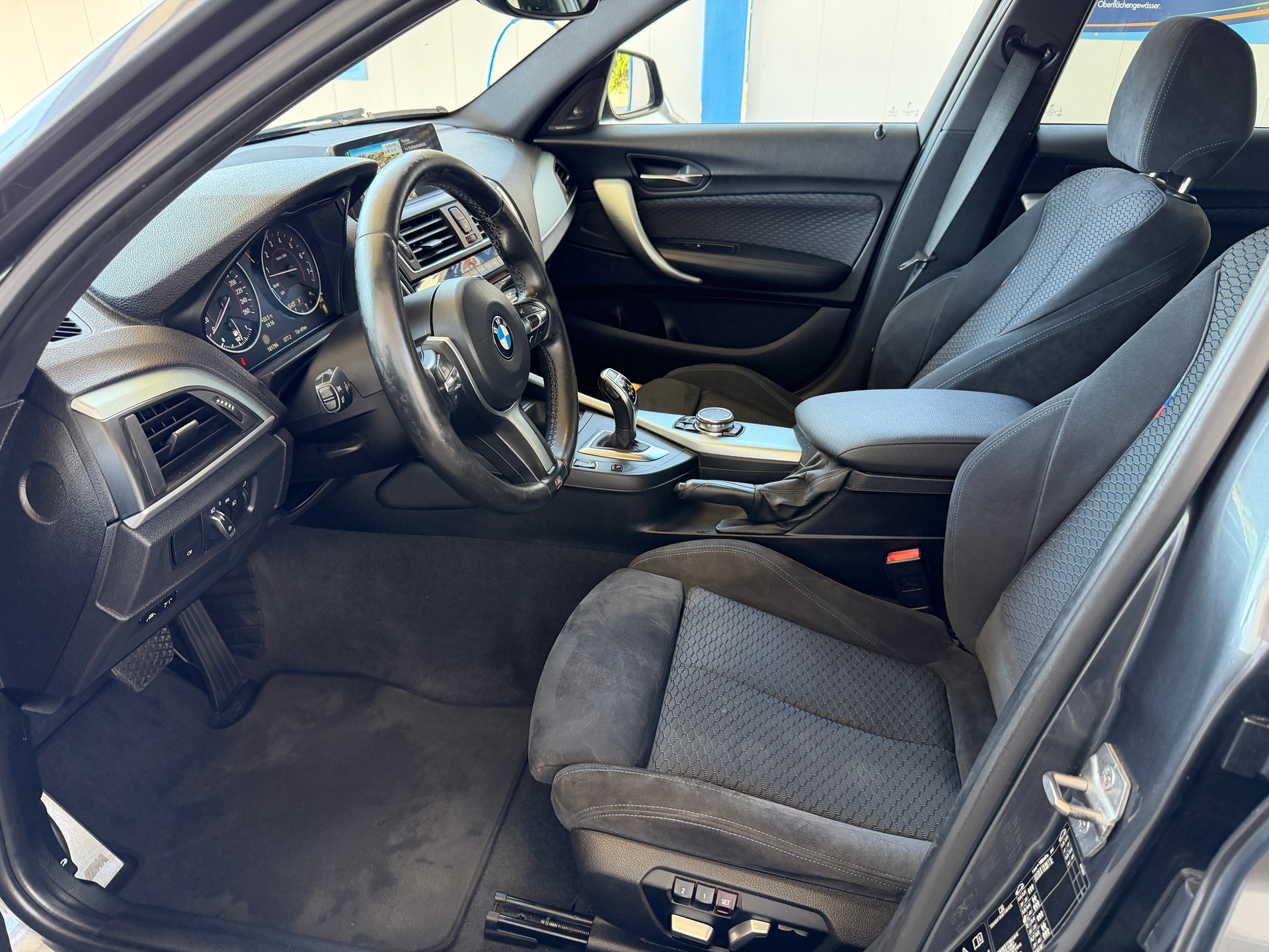 BMW M135i xDrive Steptronic-image-2