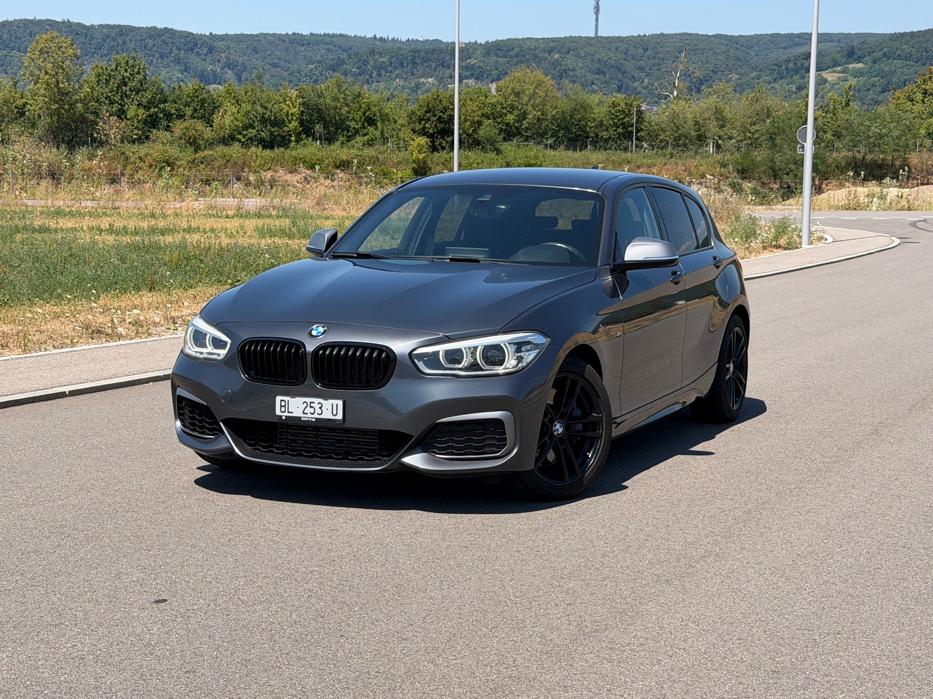 BMW M135i xDrive Steptronic-image-0