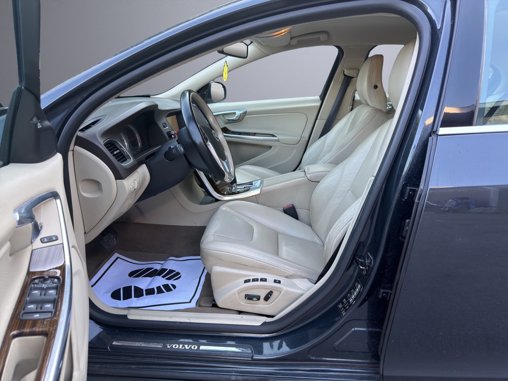 VOLVO S60 2.0T Kinetic Powershift-image-8