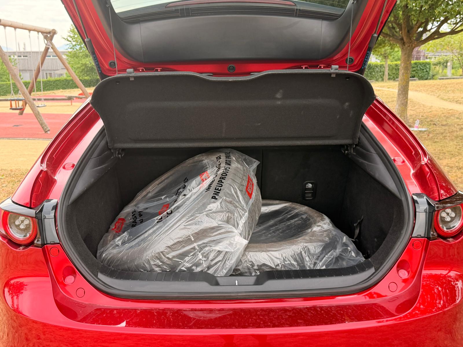 MAZDA 3 Hatchback SKYACTIV-X M Hybrid 180 Revolution AWD Automat-image-23
