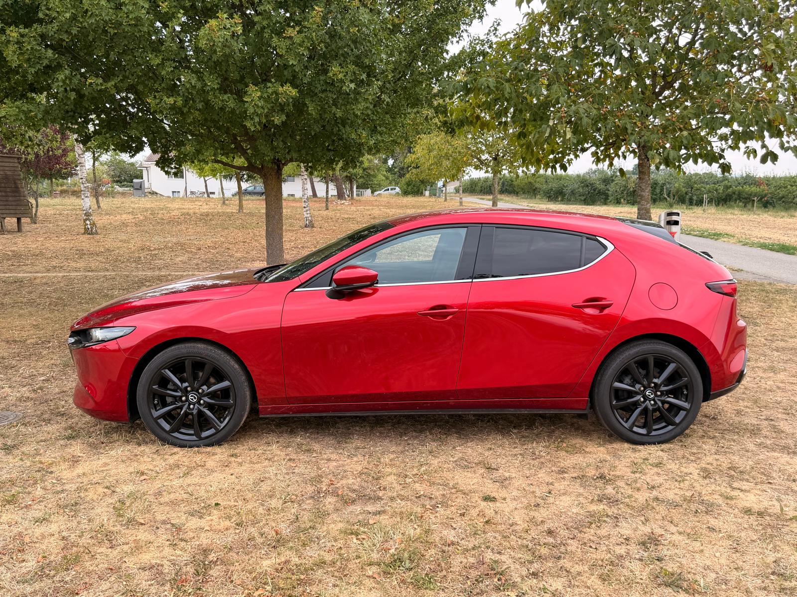 MAZDA 3 Hatchback SKYACTIV-X M Hybrid 180 Revolution AWD Automat-image-2