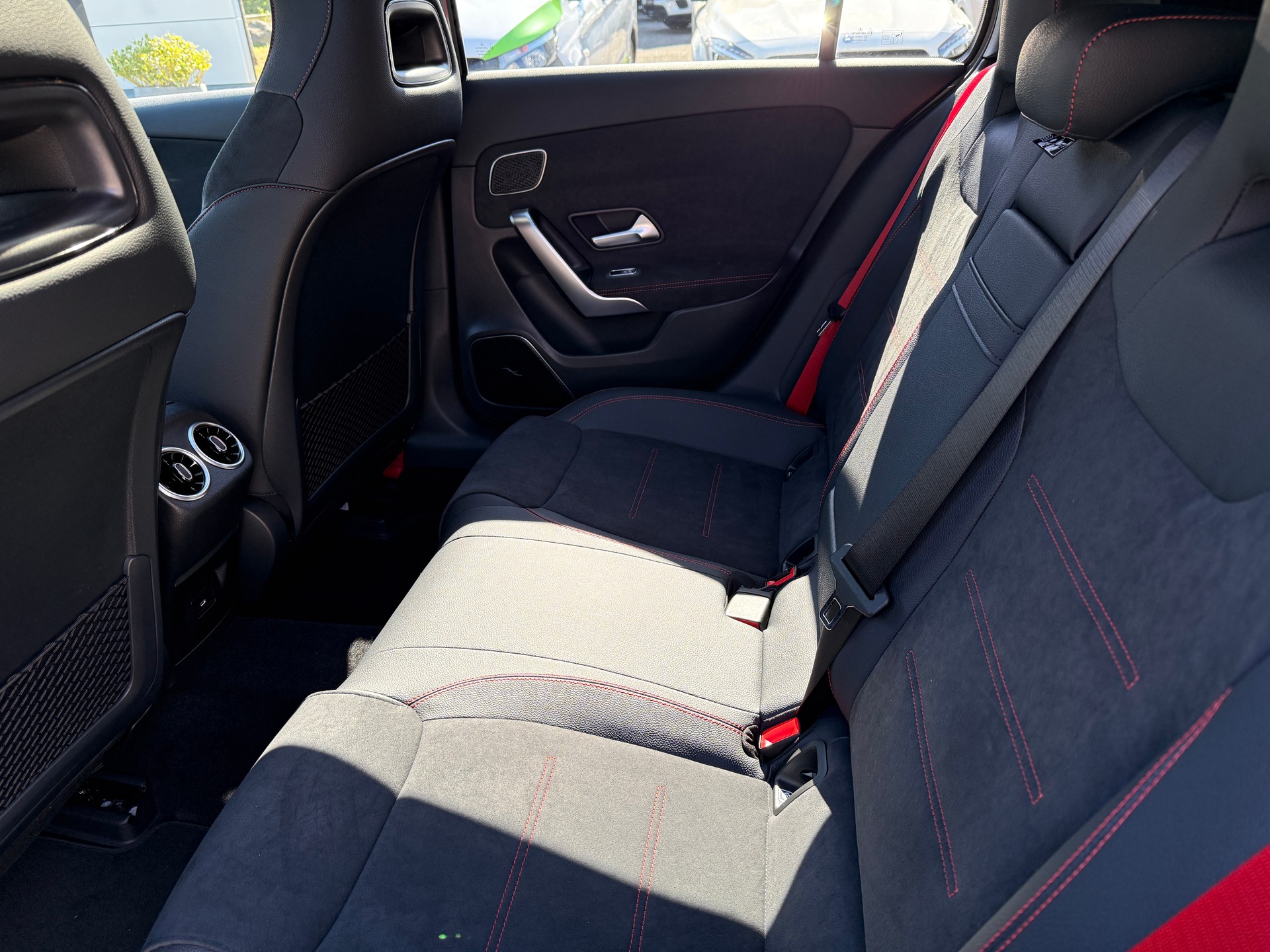 MERCEDES-BENZ A 35 AMG 4matic-image-5