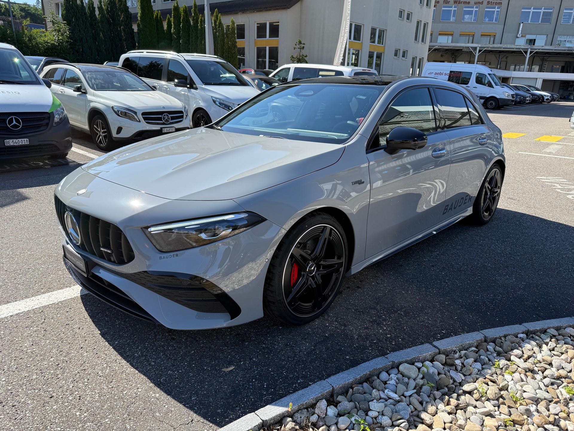 MERCEDES-BENZ A 35 AMG 4matic-image-2
