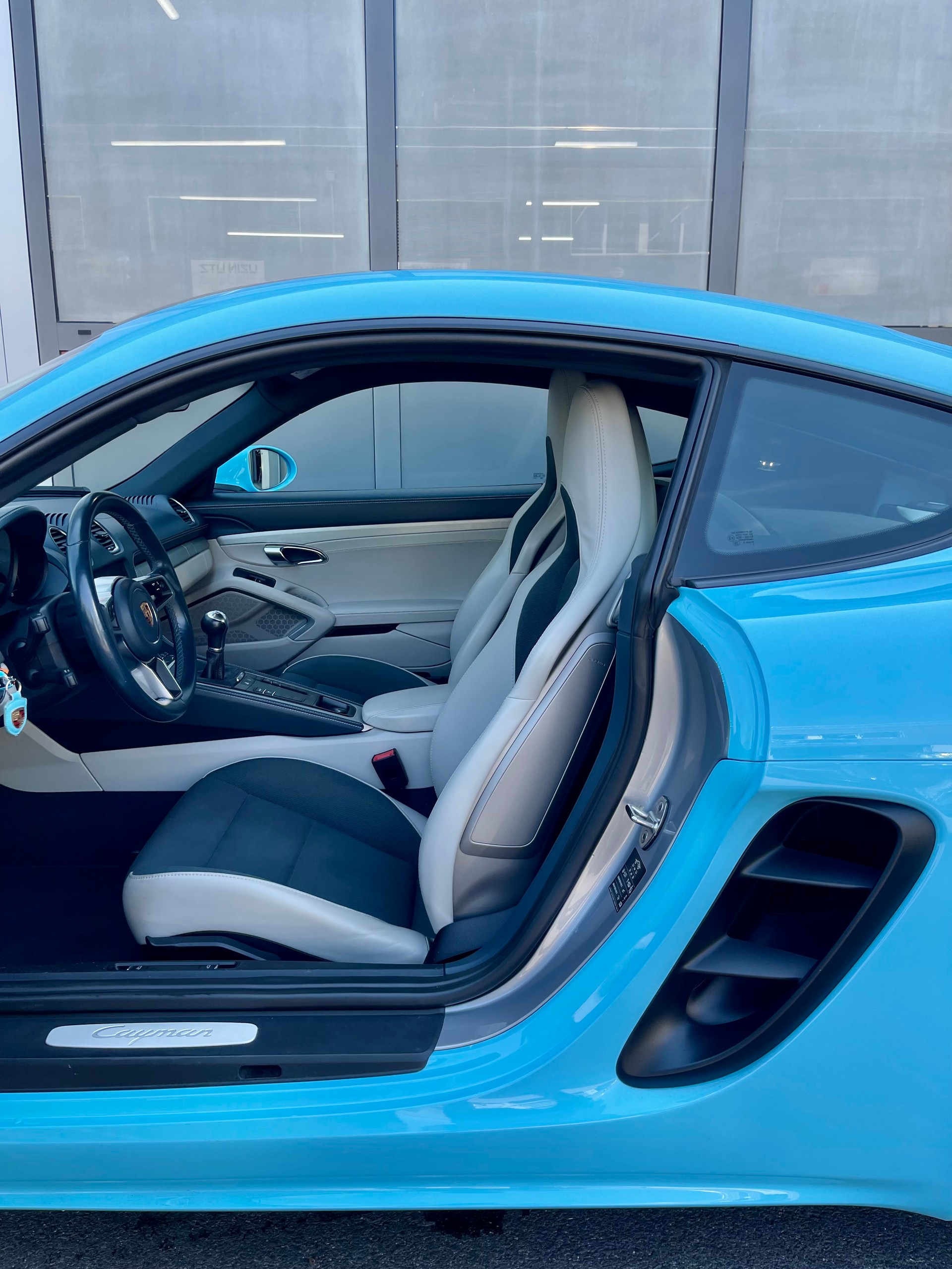 PORSCHE 718 Cayman 2.0-image-2