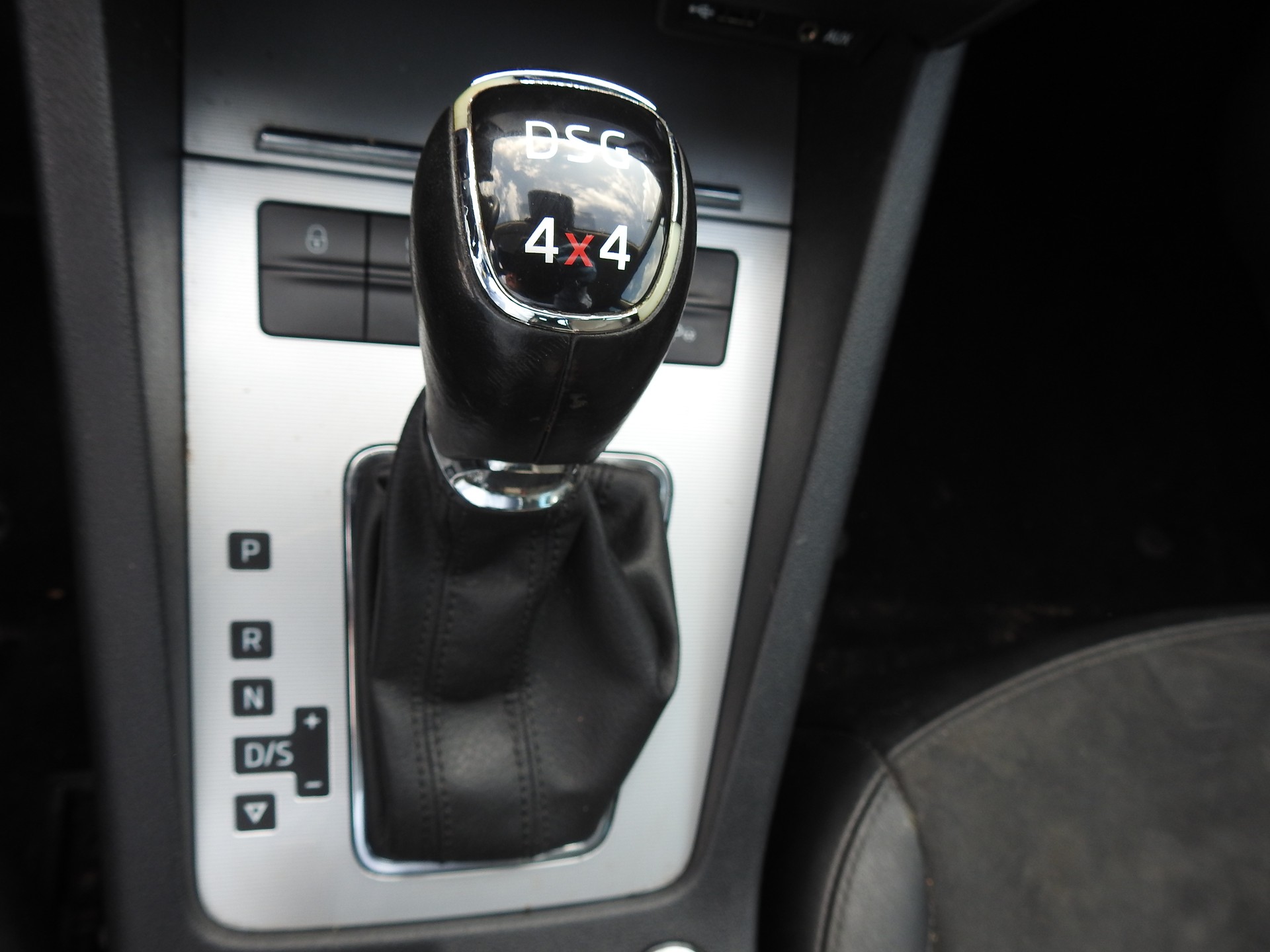 SKODA Octavia Combi 1.8 TSI Ambition 4x4 DSG-image-21