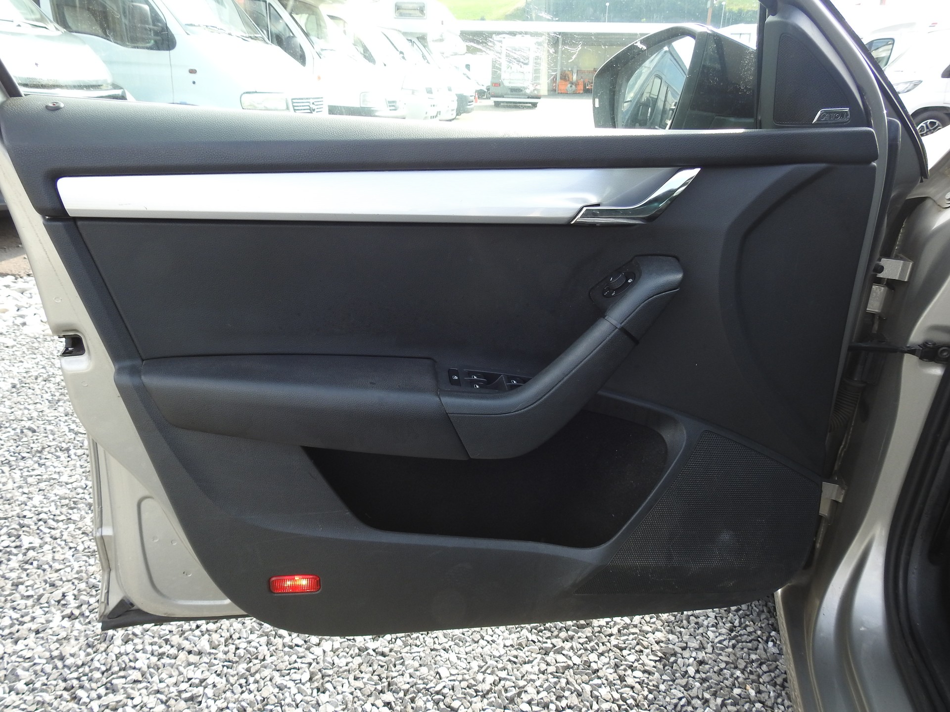 SKODA Octavia Combi 1.8 TSI Ambition 4x4 DSG-image-12