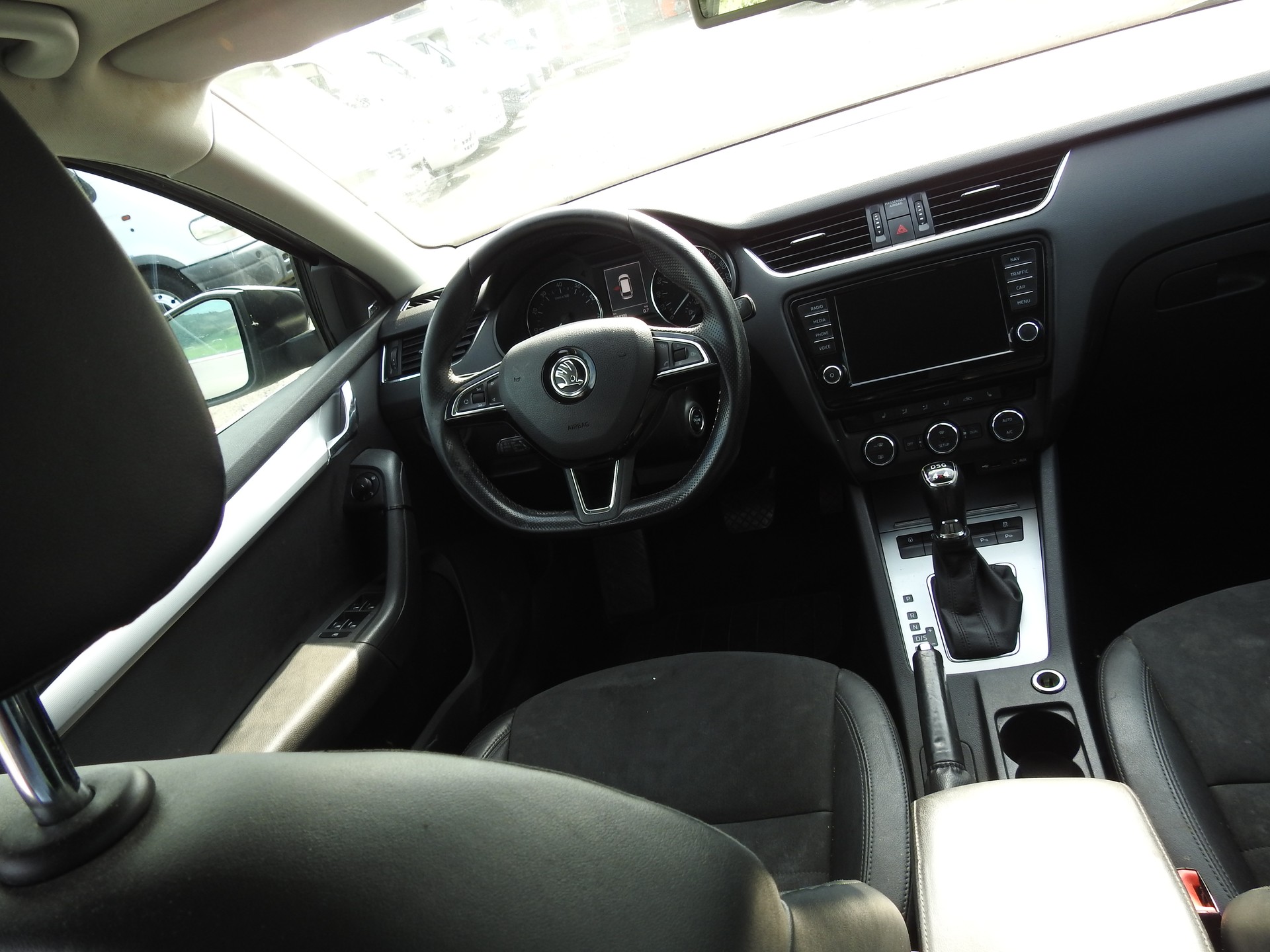SKODA Octavia Combi 1.8 TSI Ambition 4x4 DSG-image-20